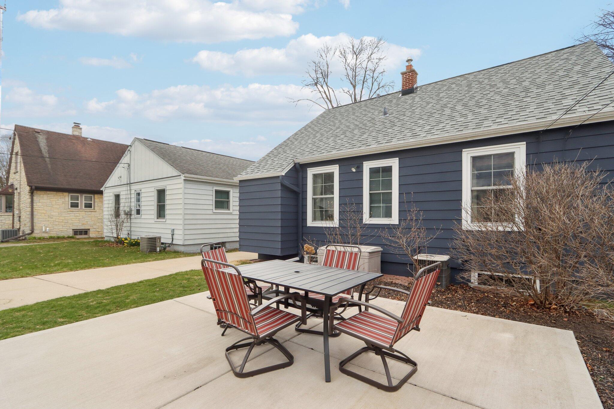 4728 N Diversey Blvd