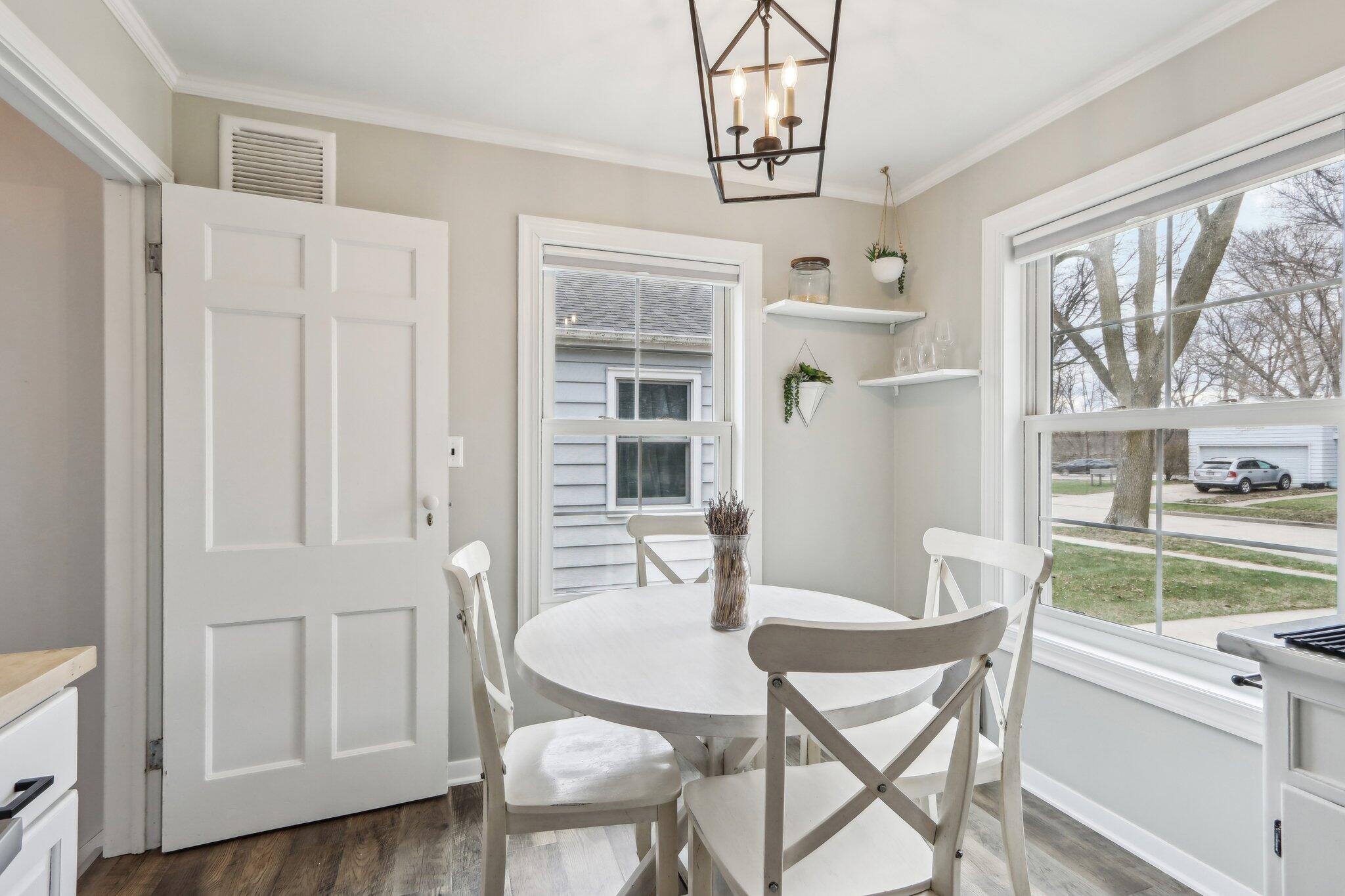 4728 N Diversey Blvd