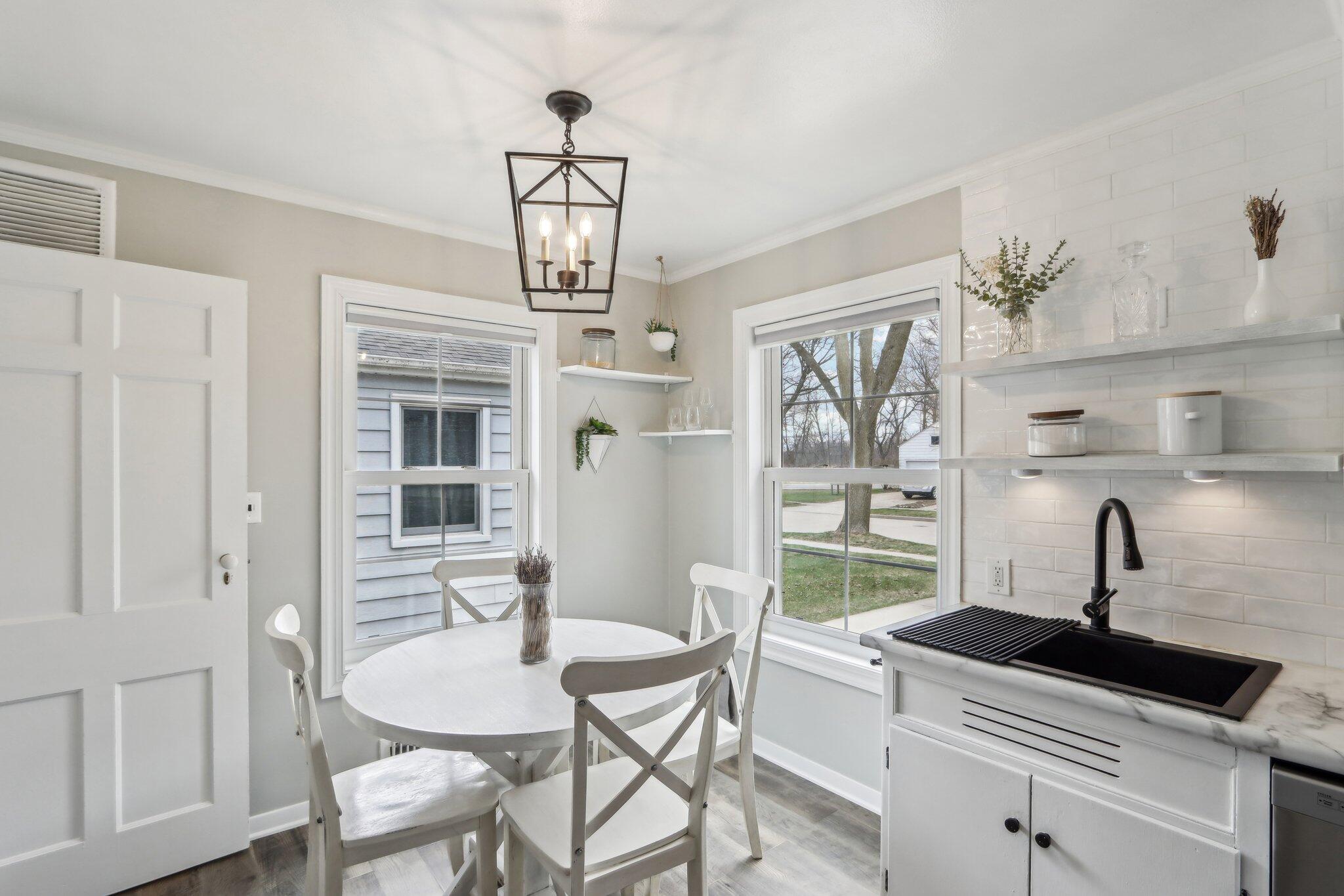 4728 N Diversey Blvd