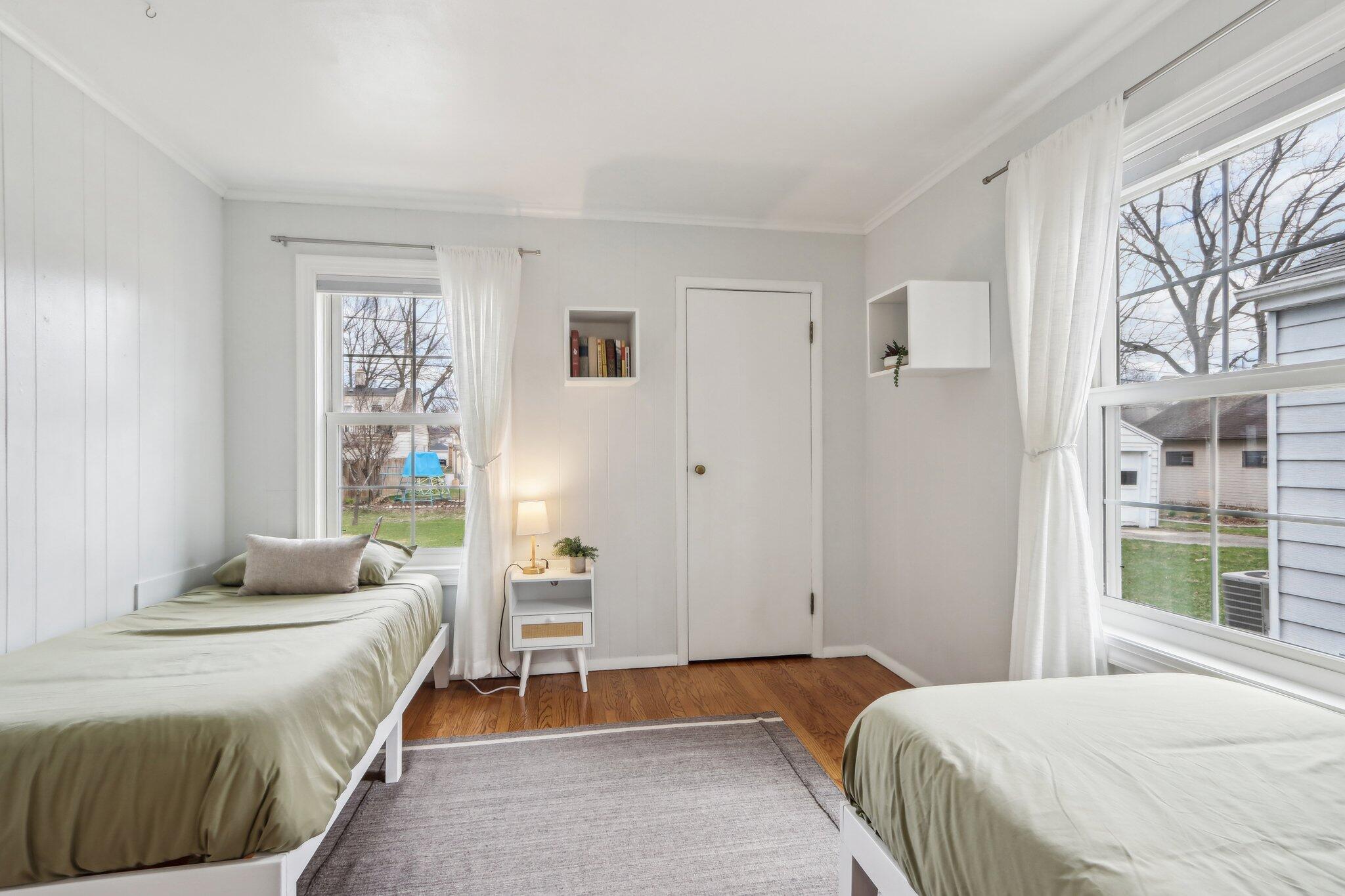 4728 N Diversey Blvd