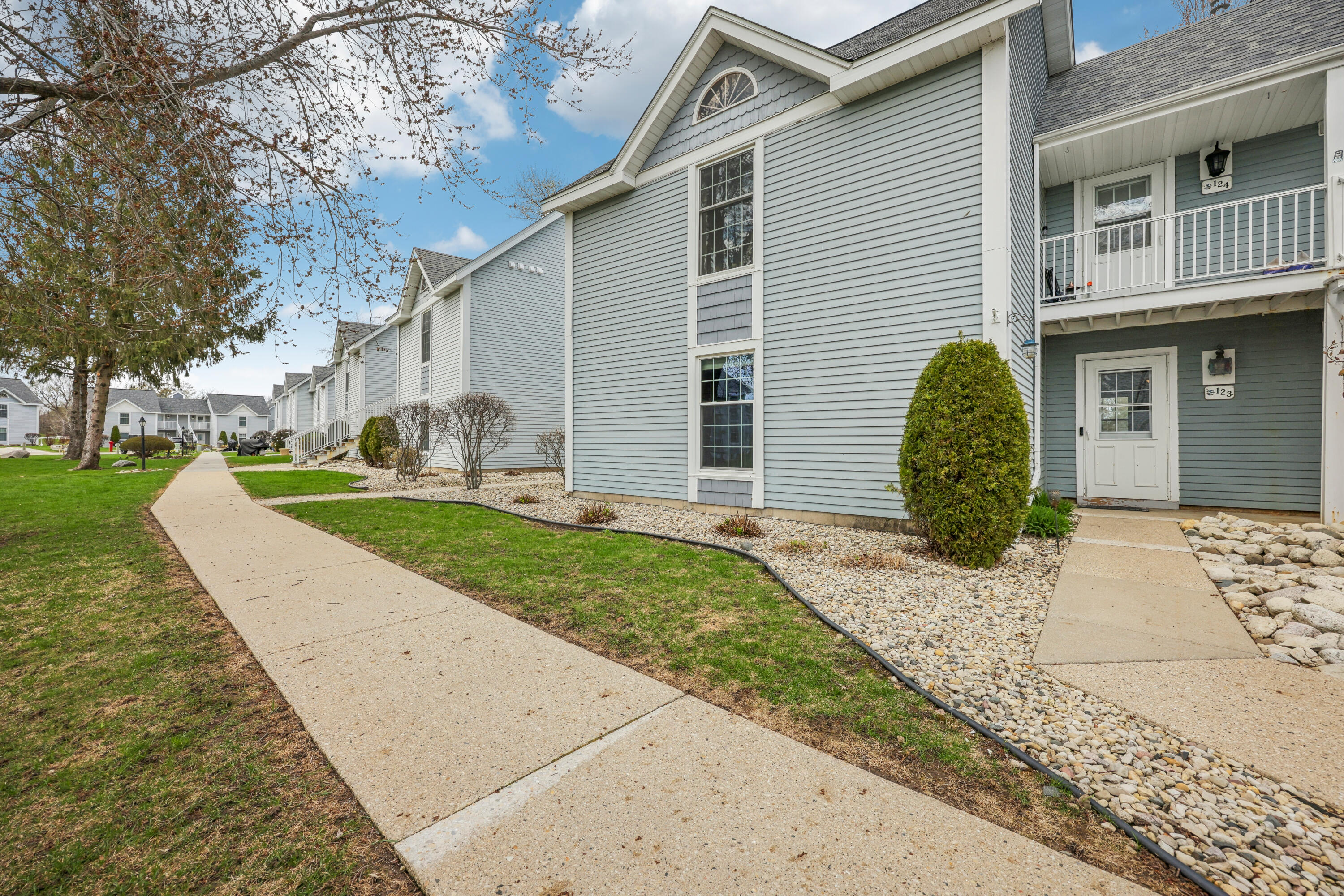 300 Foxwood Dr Dr