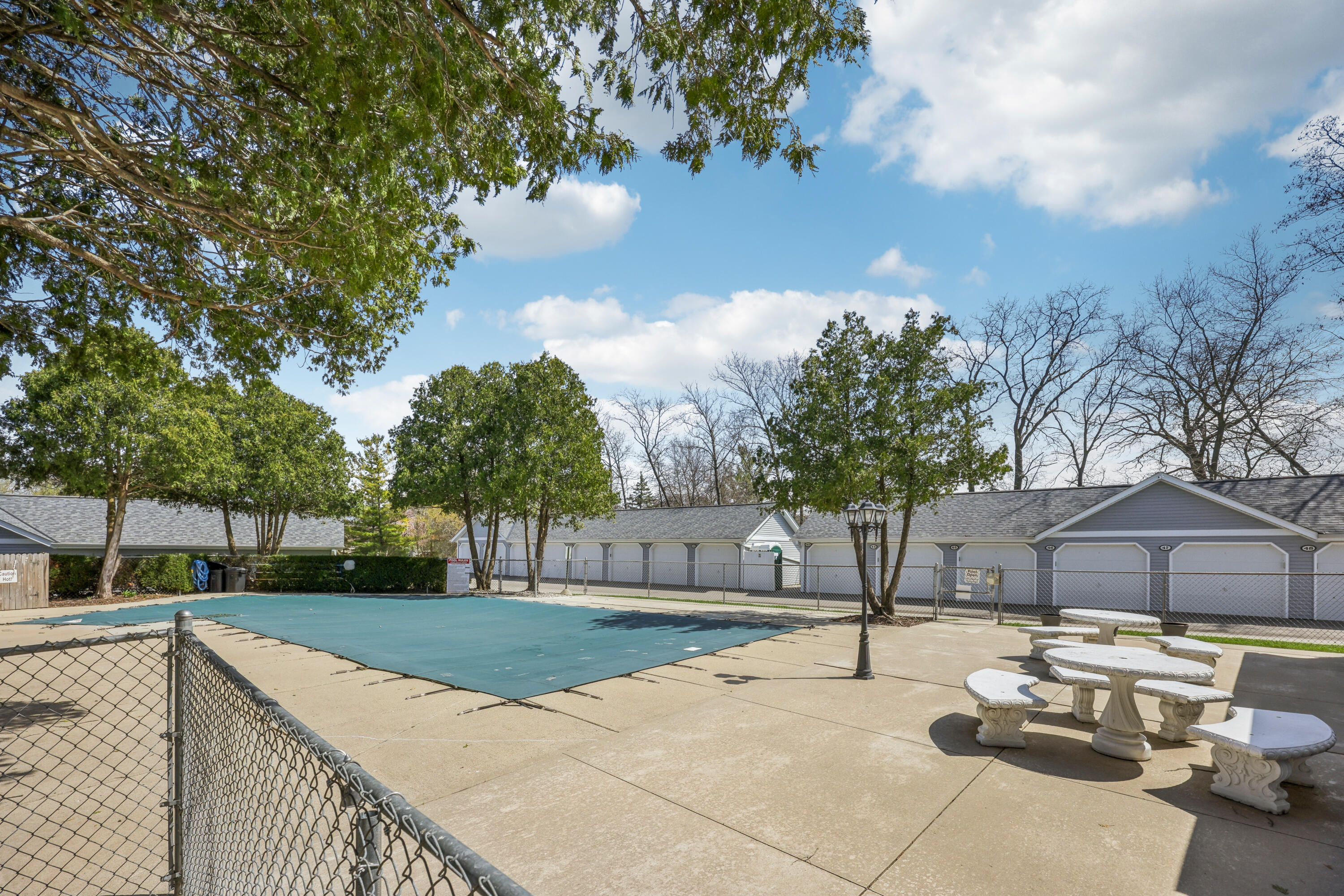 300 Foxwood Dr Dr
