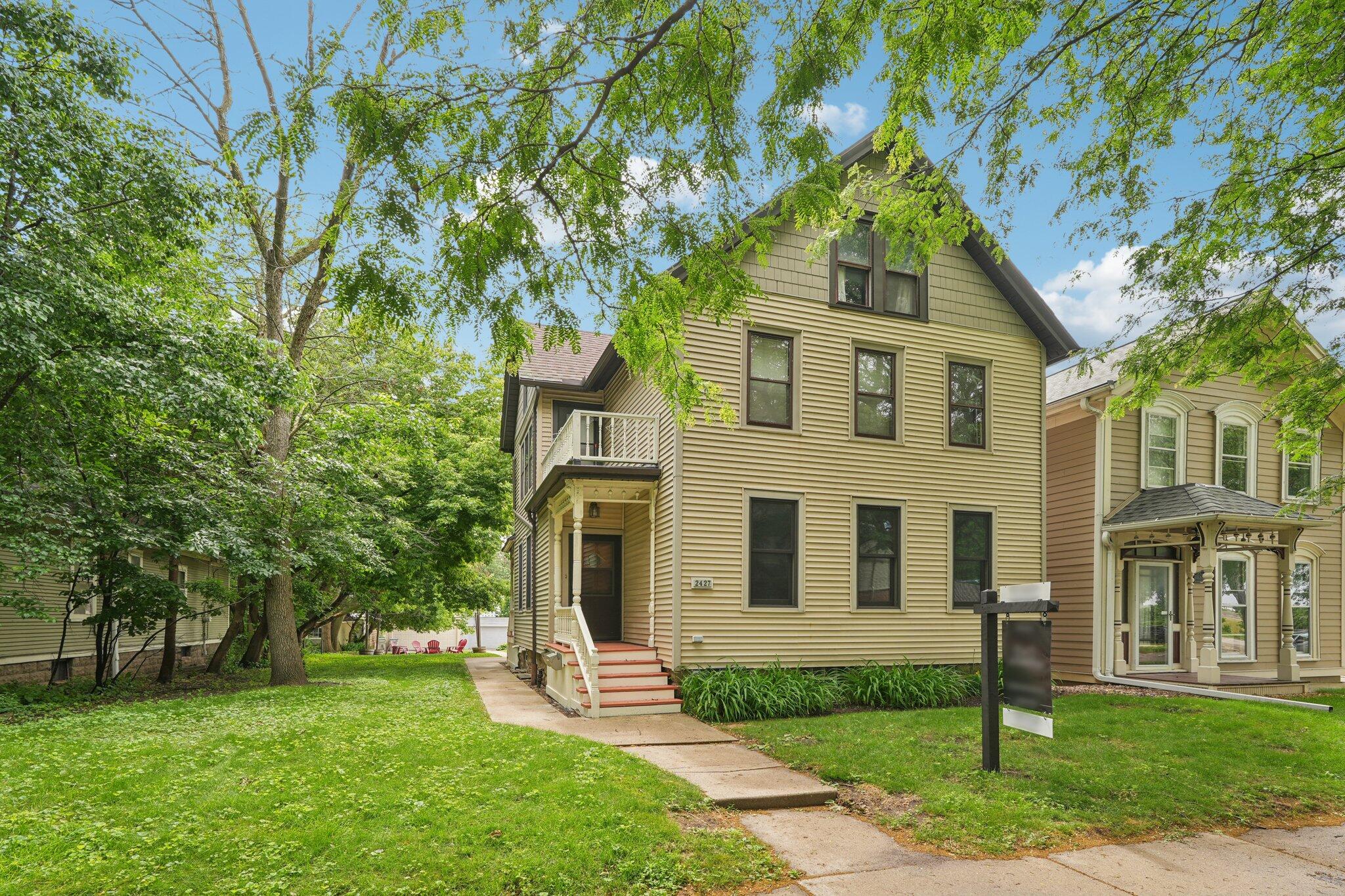 2427 S Wentworth Ave