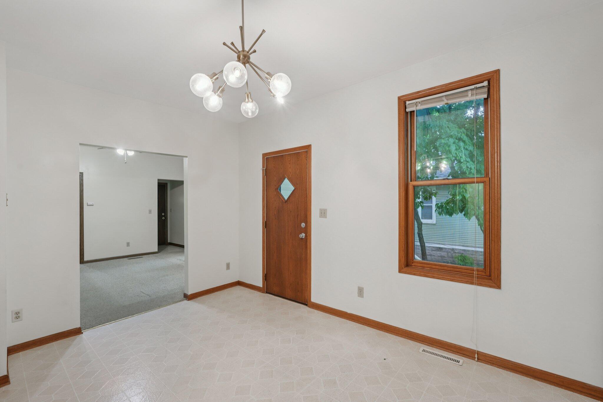 2427 S Wentworth Ave