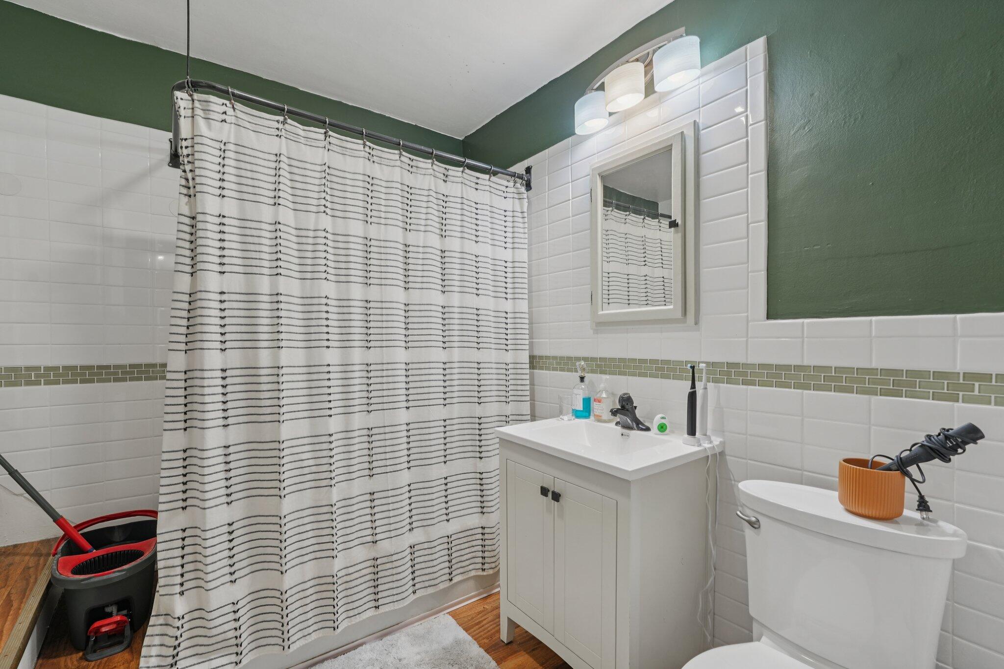 2427 S Wentworth Ave