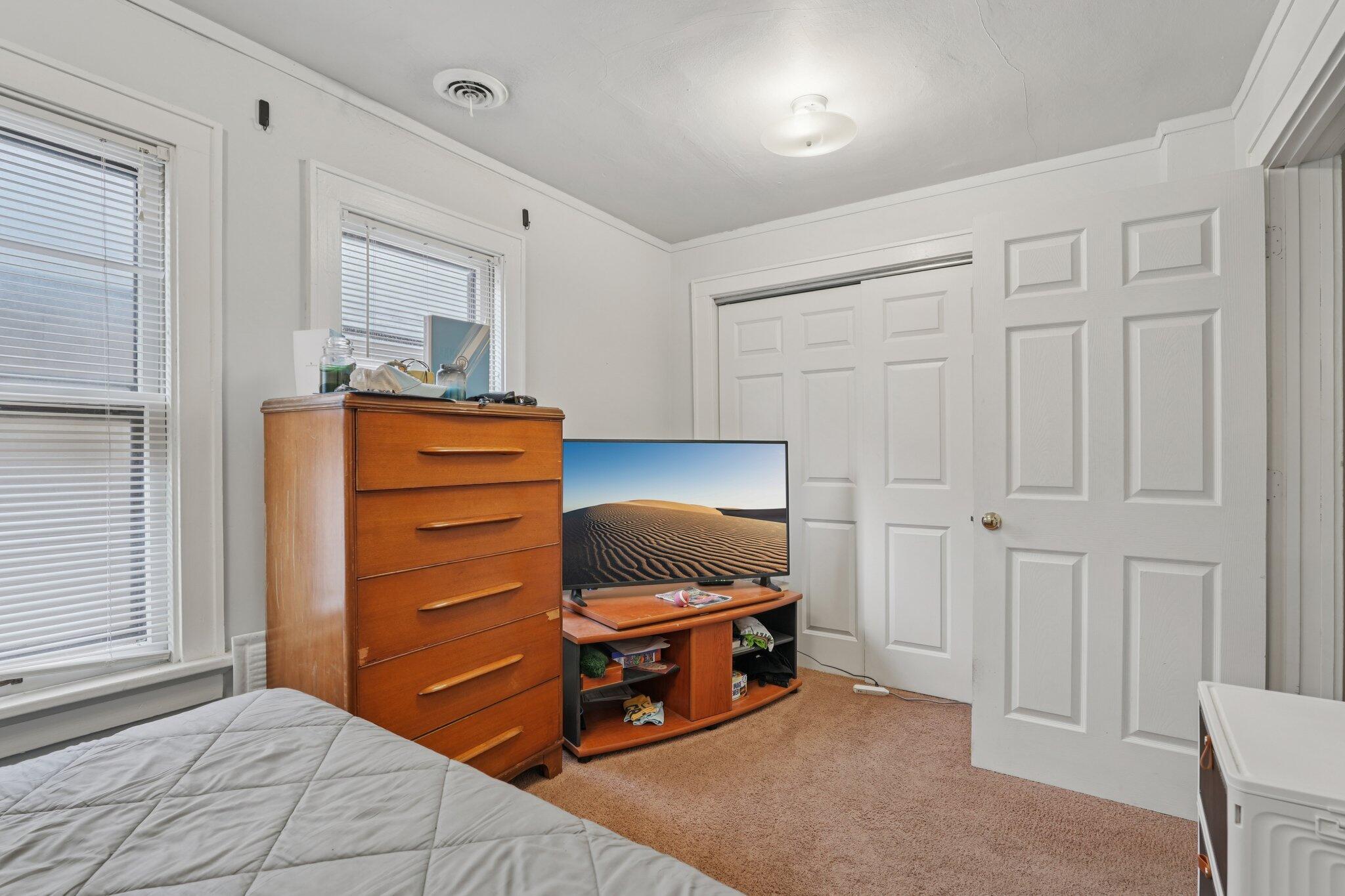 2427 S Wentworth Ave