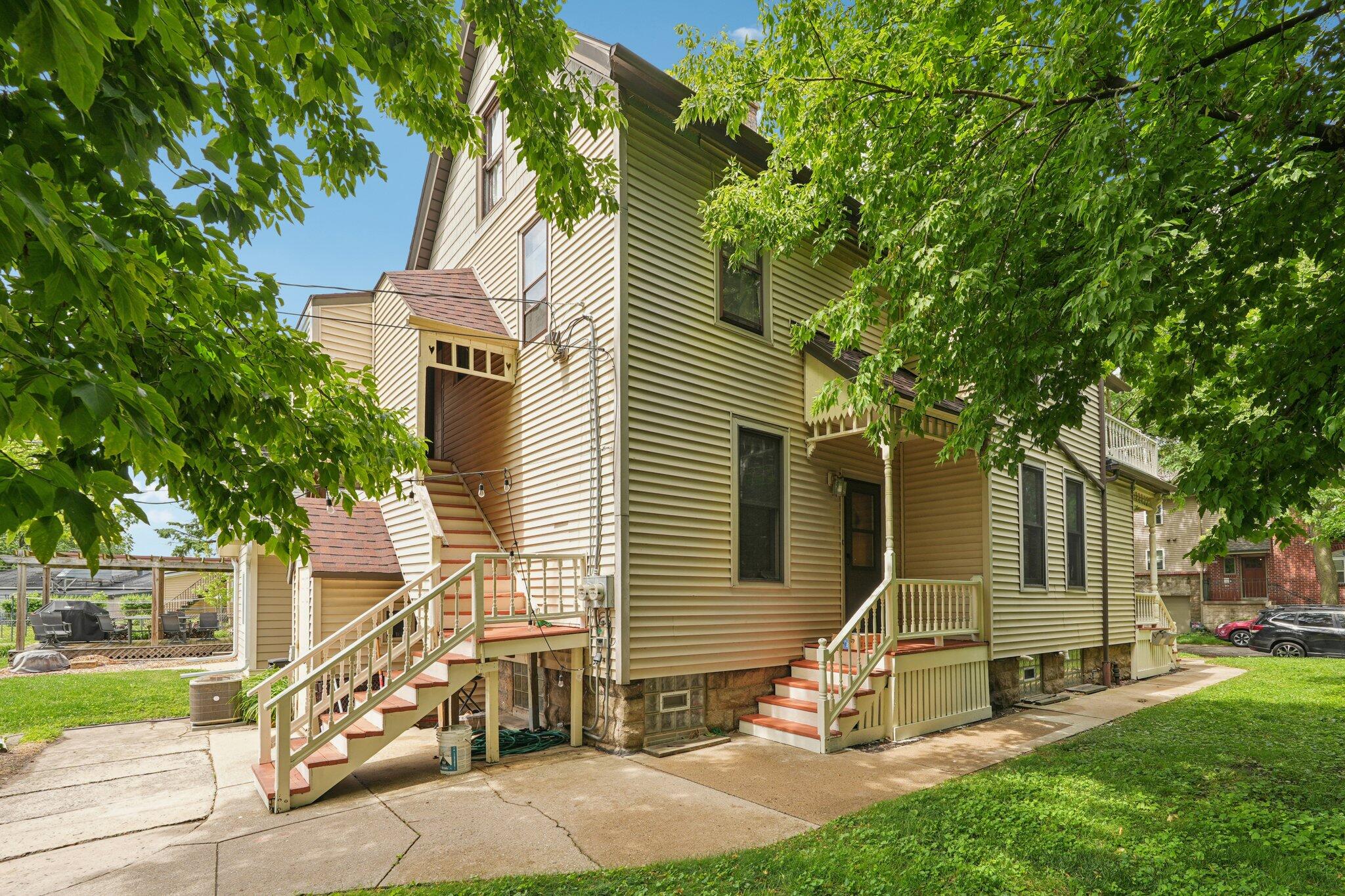 2427 S Wentworth Ave