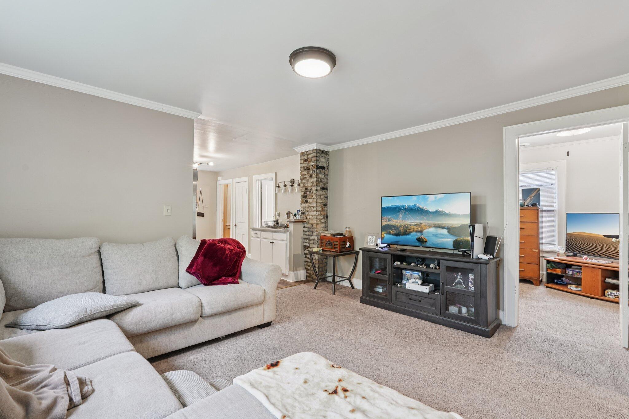 2427 S Wentworth Ave