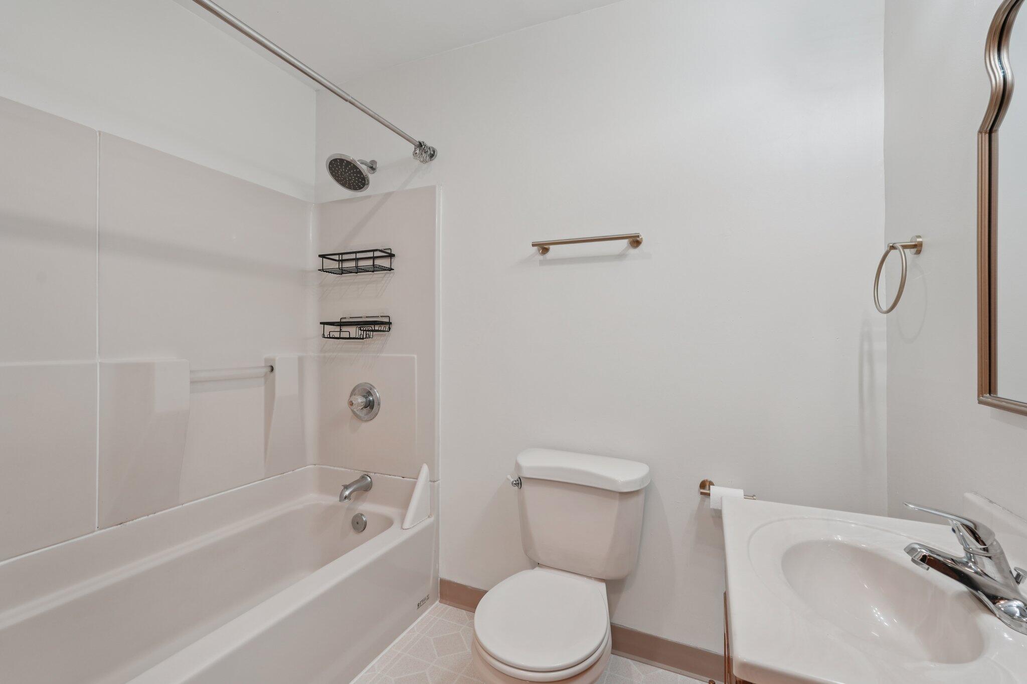 2427 S Wentworth Ave