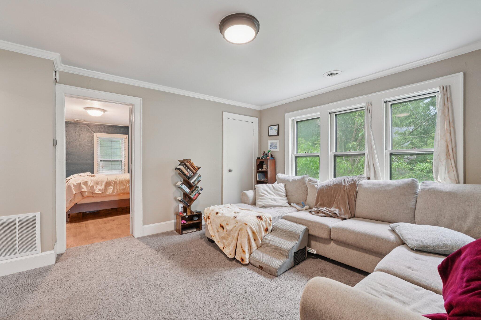 2427 S Wentworth Ave