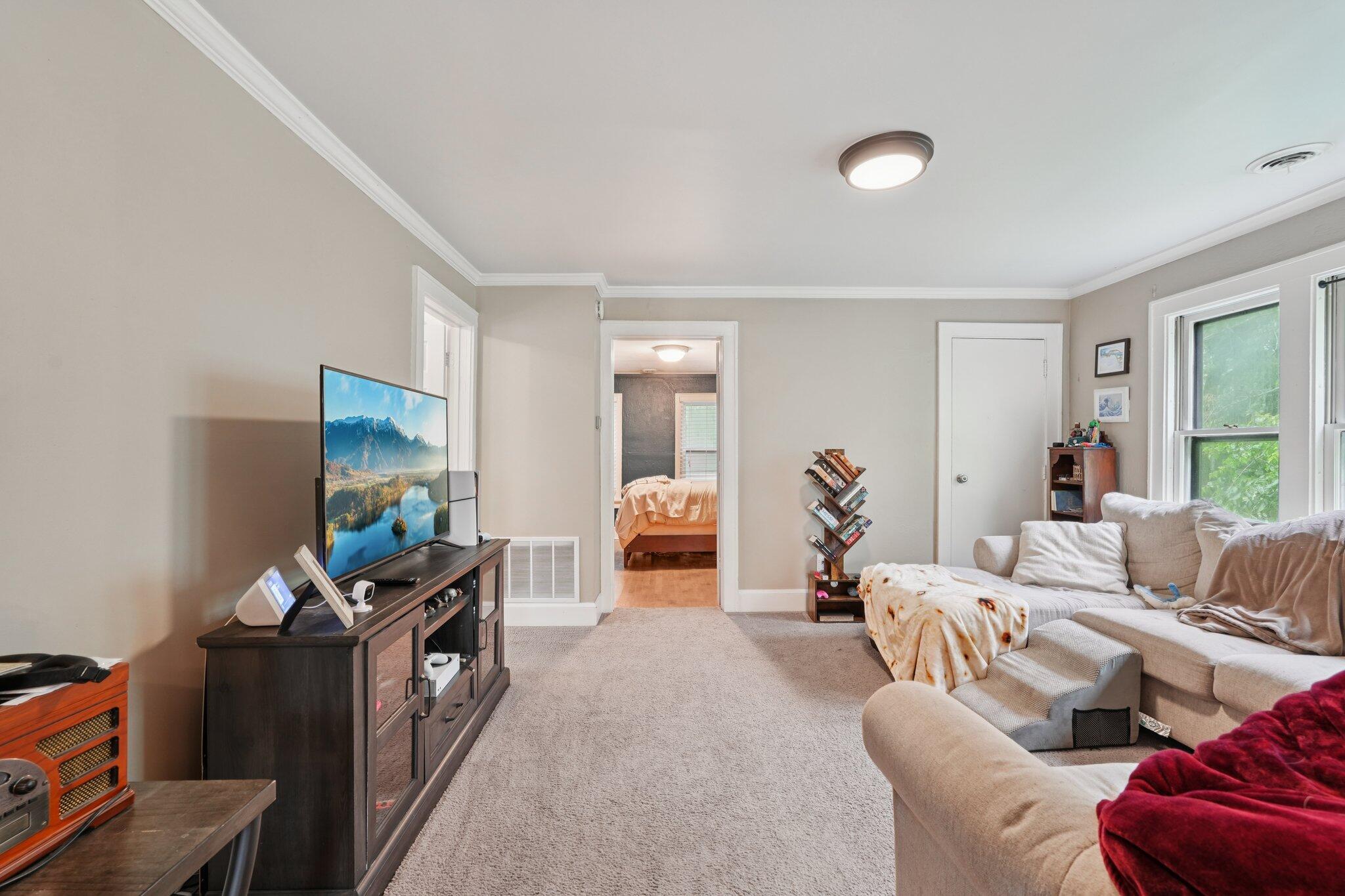 2427 S Wentworth Ave