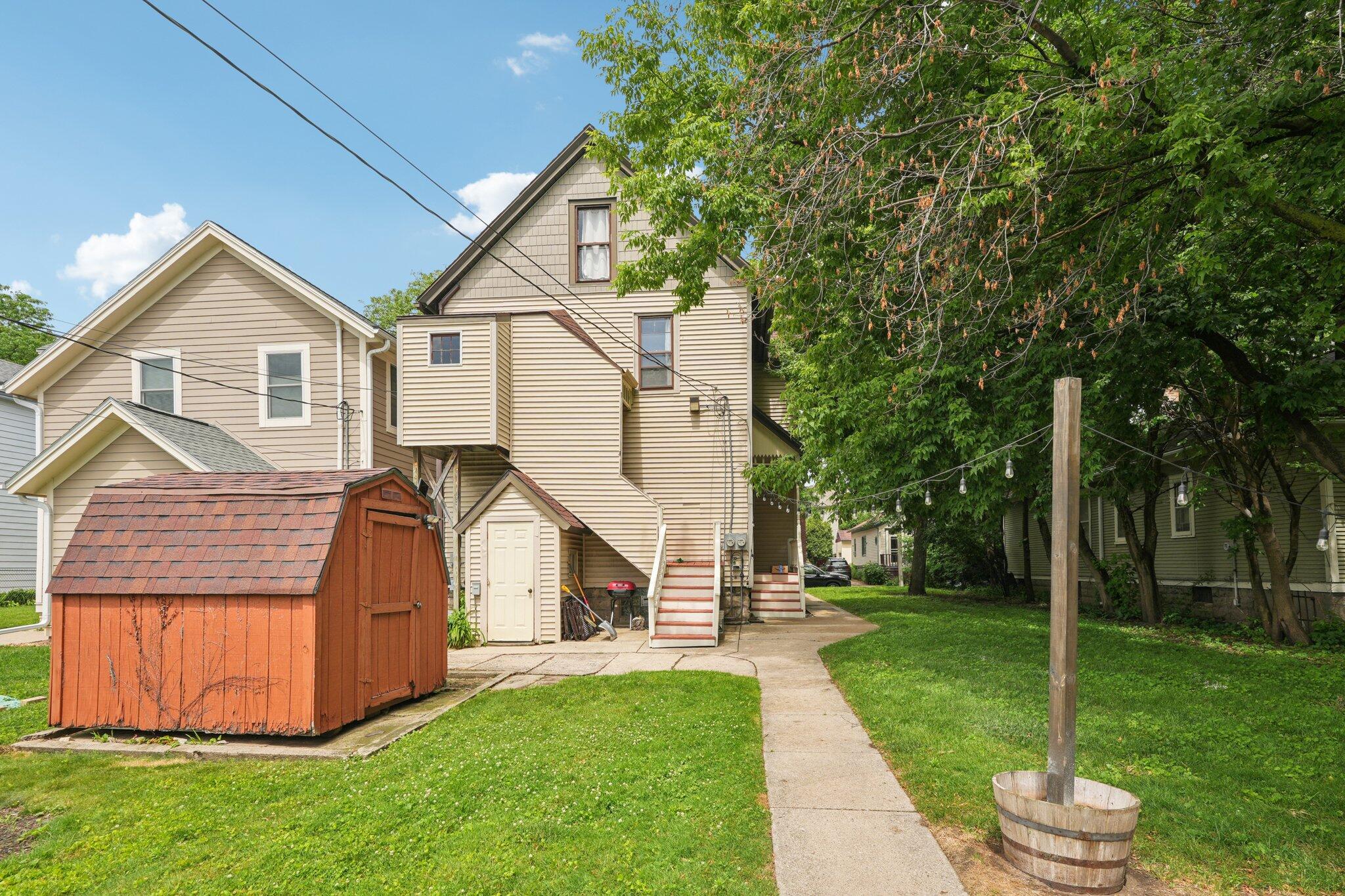 2427 S Wentworth Ave