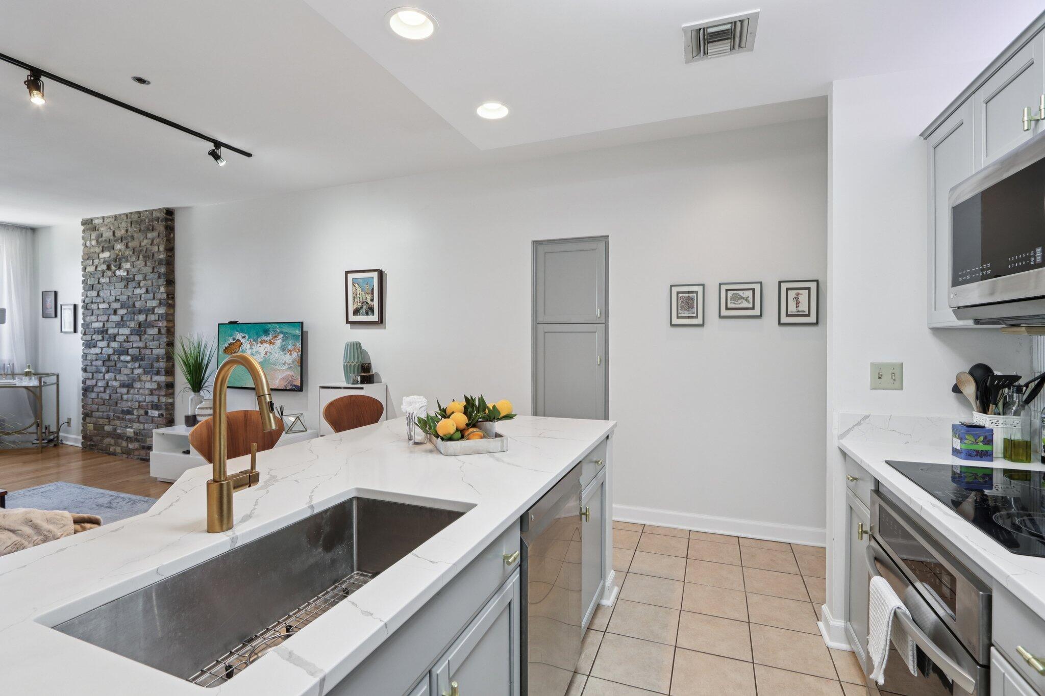 234 N Broadway - Unit: 513