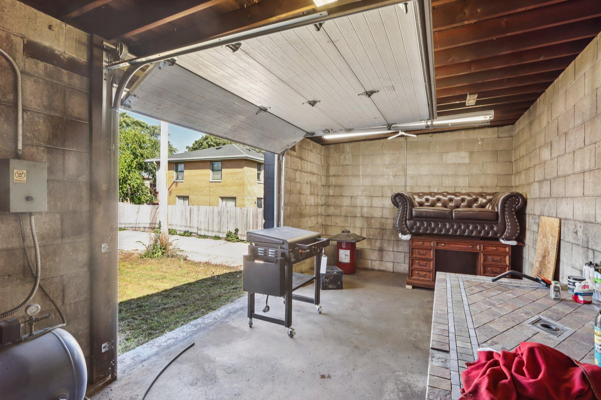 6826 W Capitol Dr