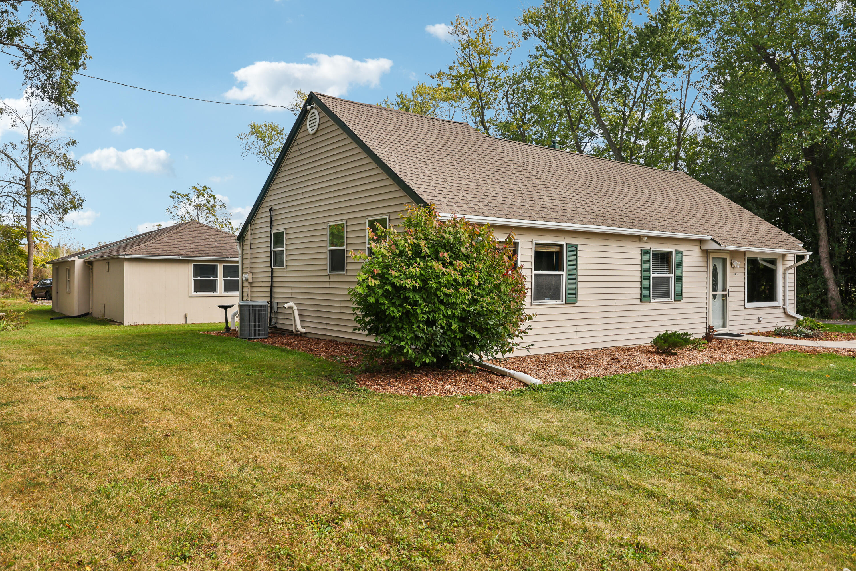 10216 N Baehr Rd