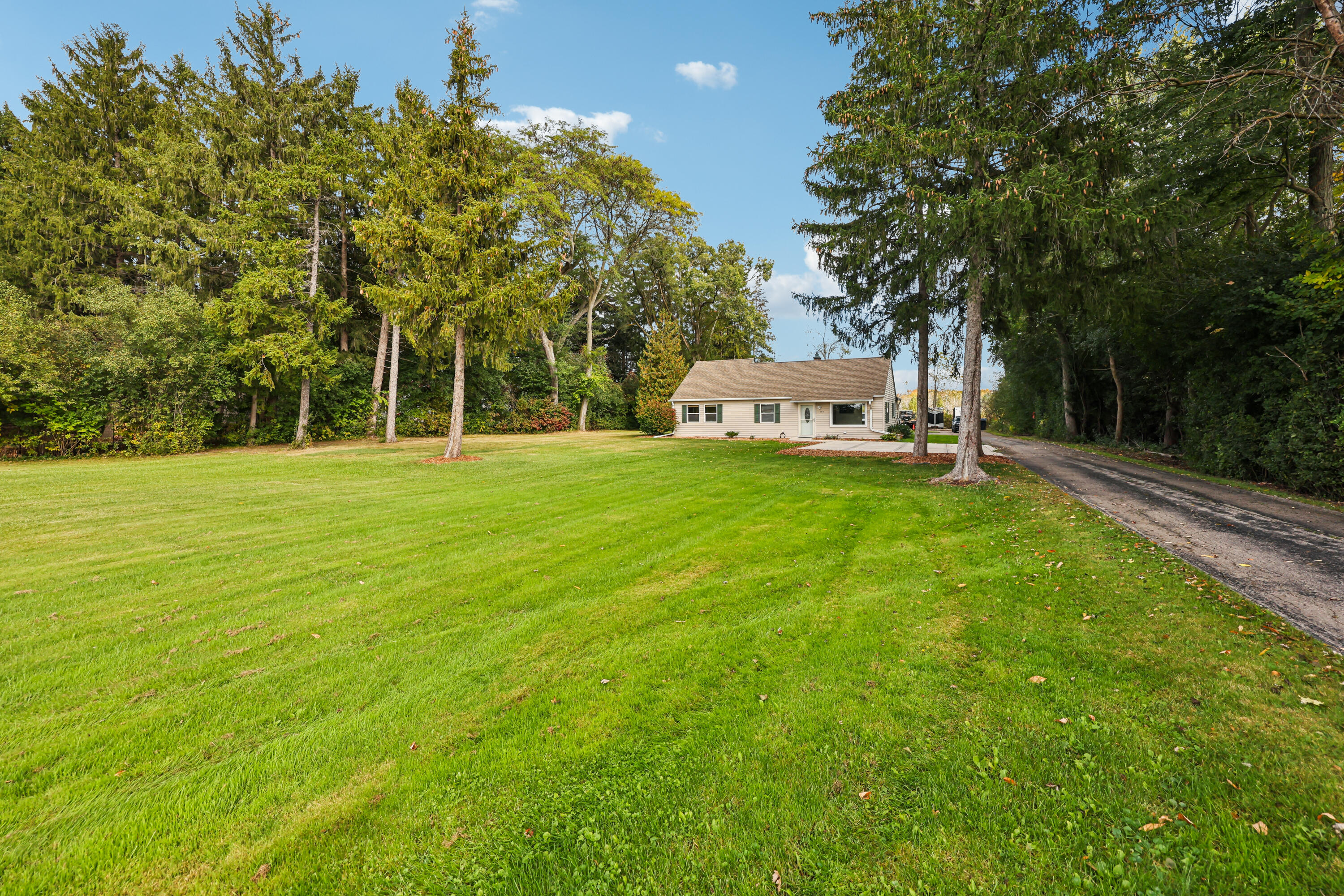 10216 N Baehr Rd