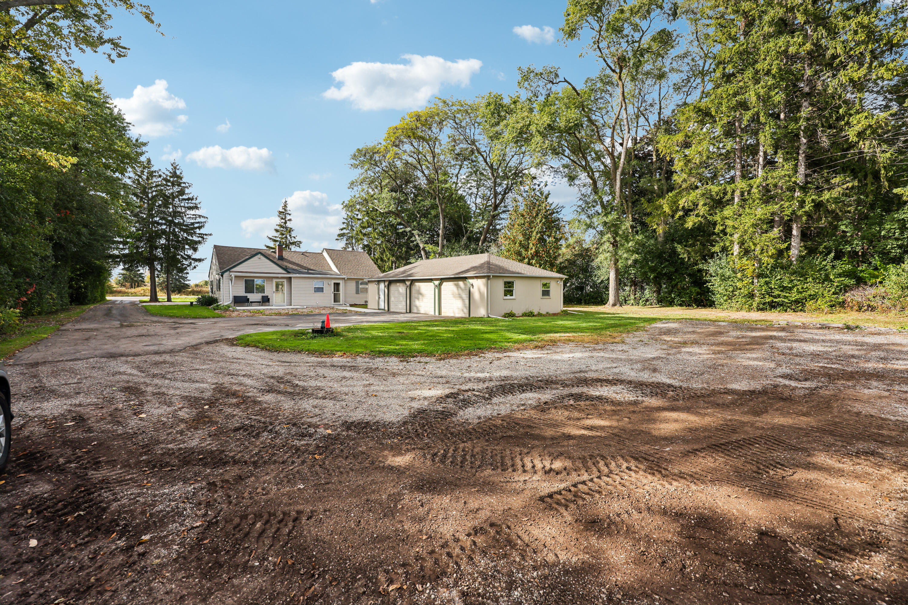 10216 N Baehr Rd