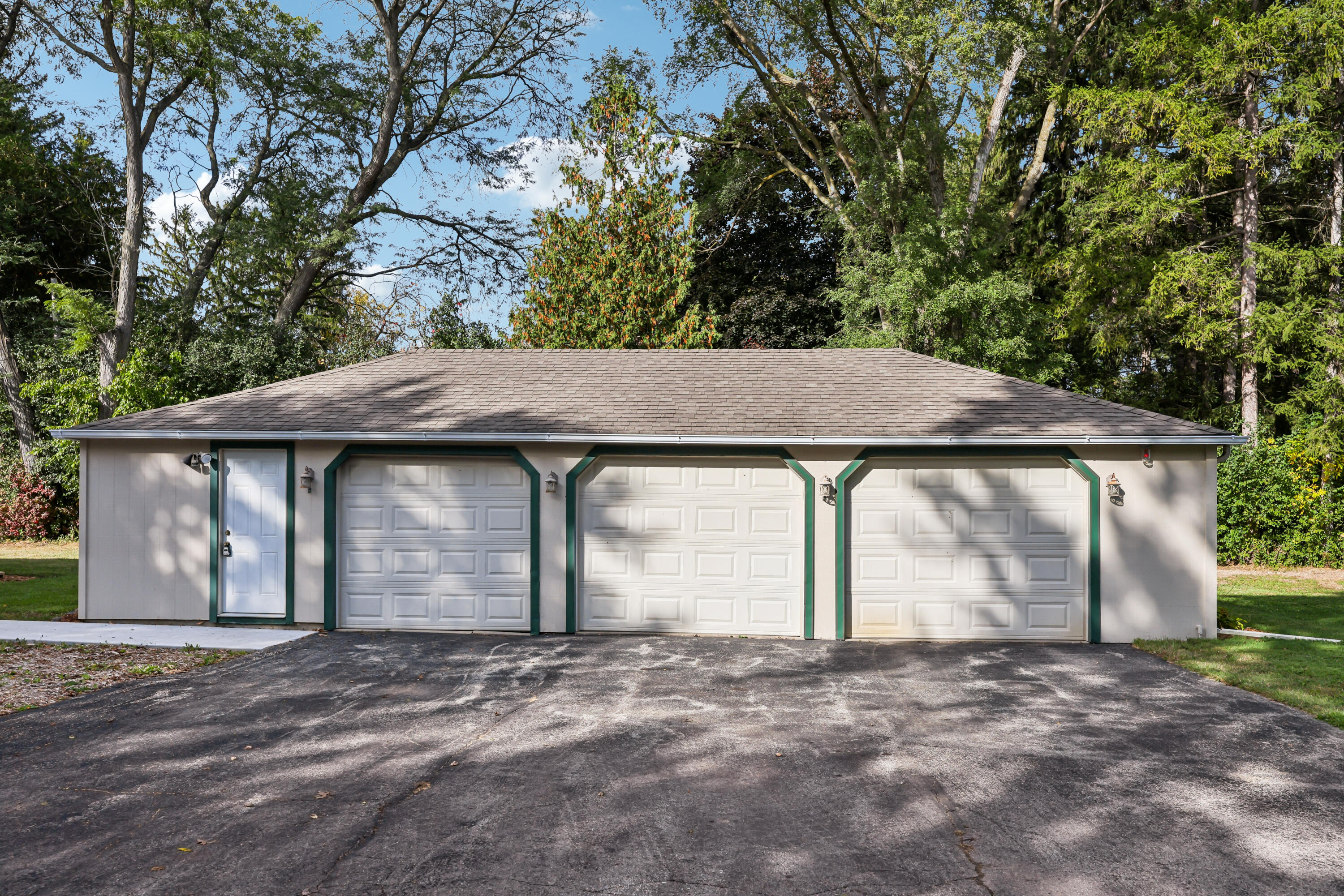 10216 N Baehr Rd