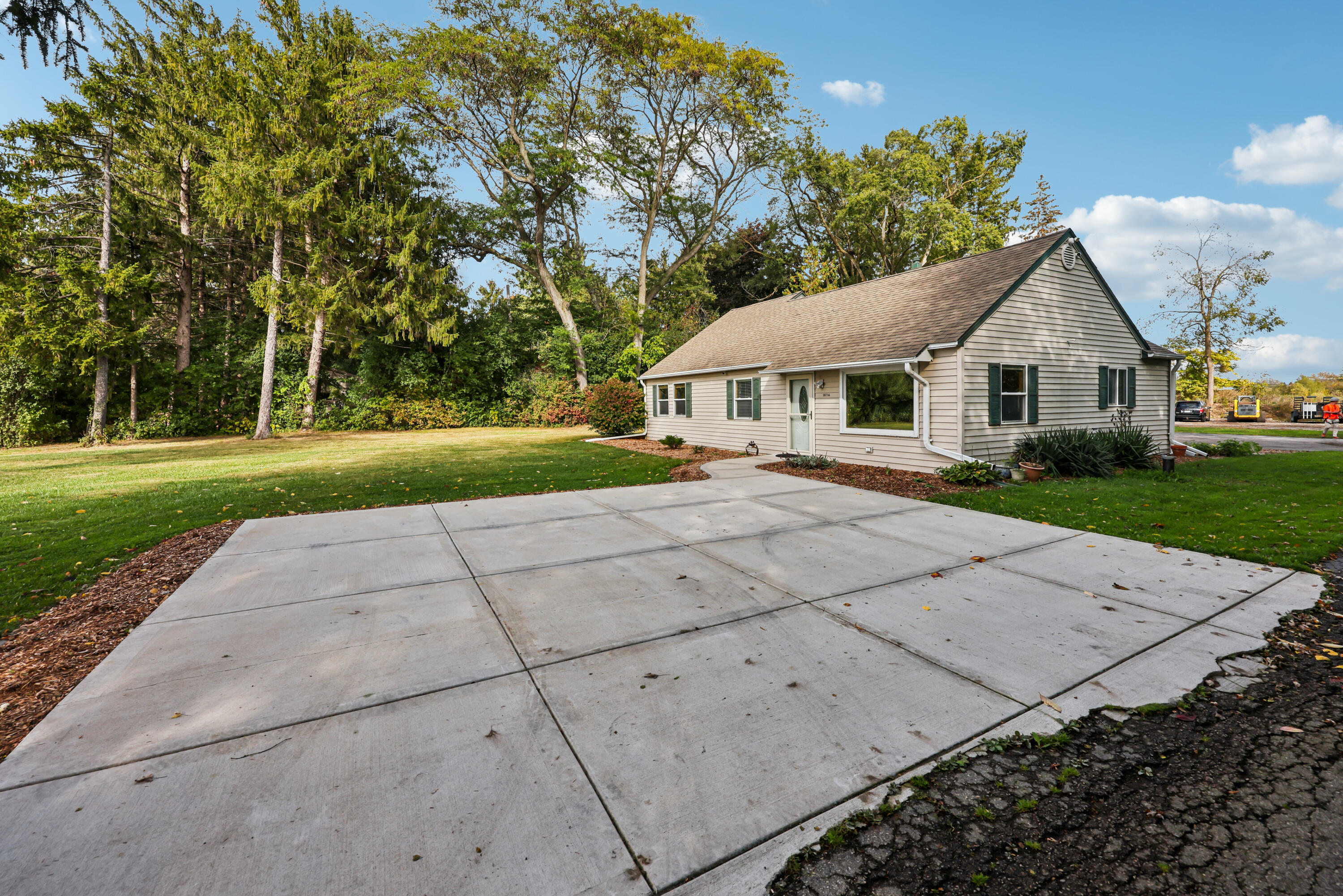 10216 N Baehr Rd