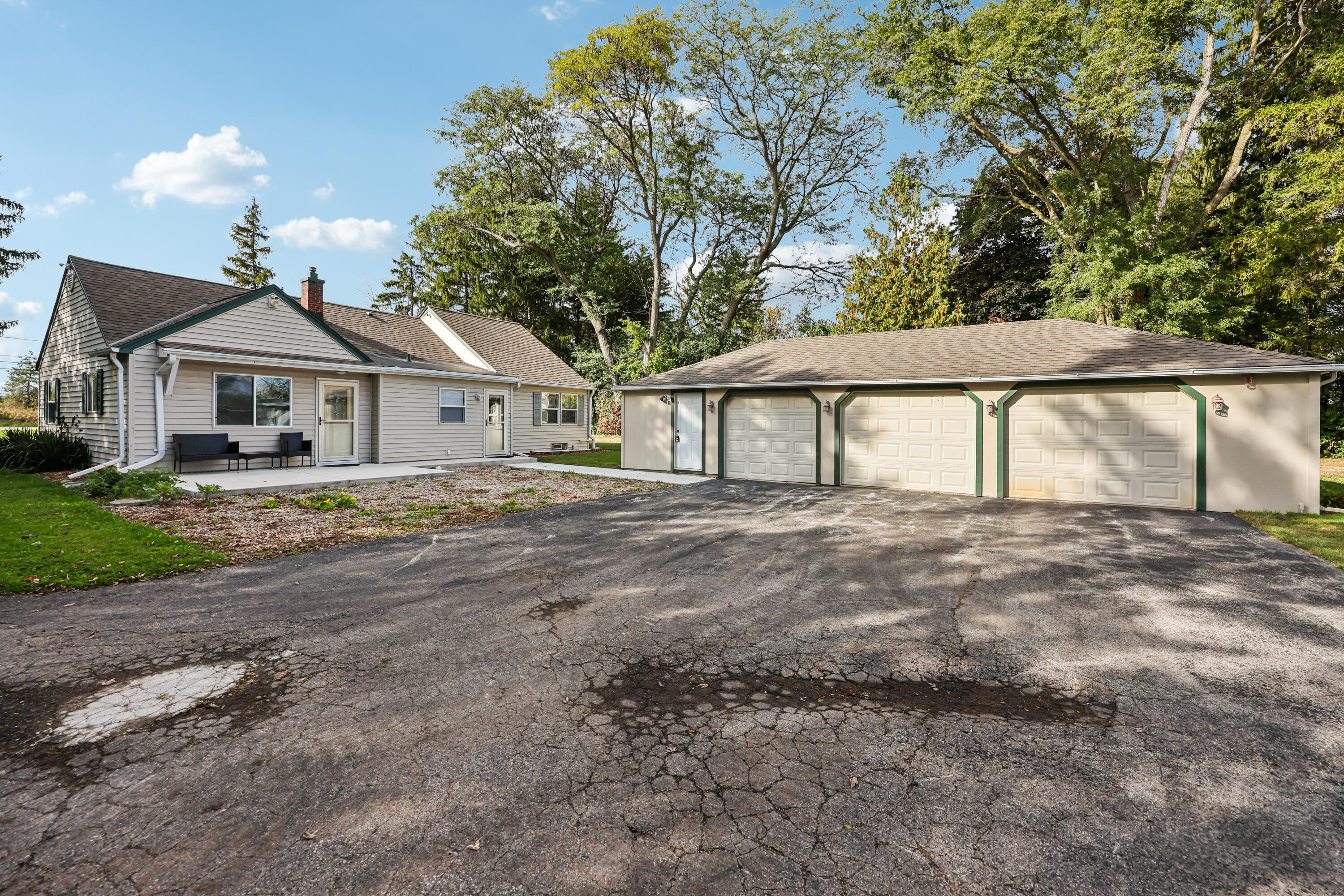 10216 N Baehr Rd