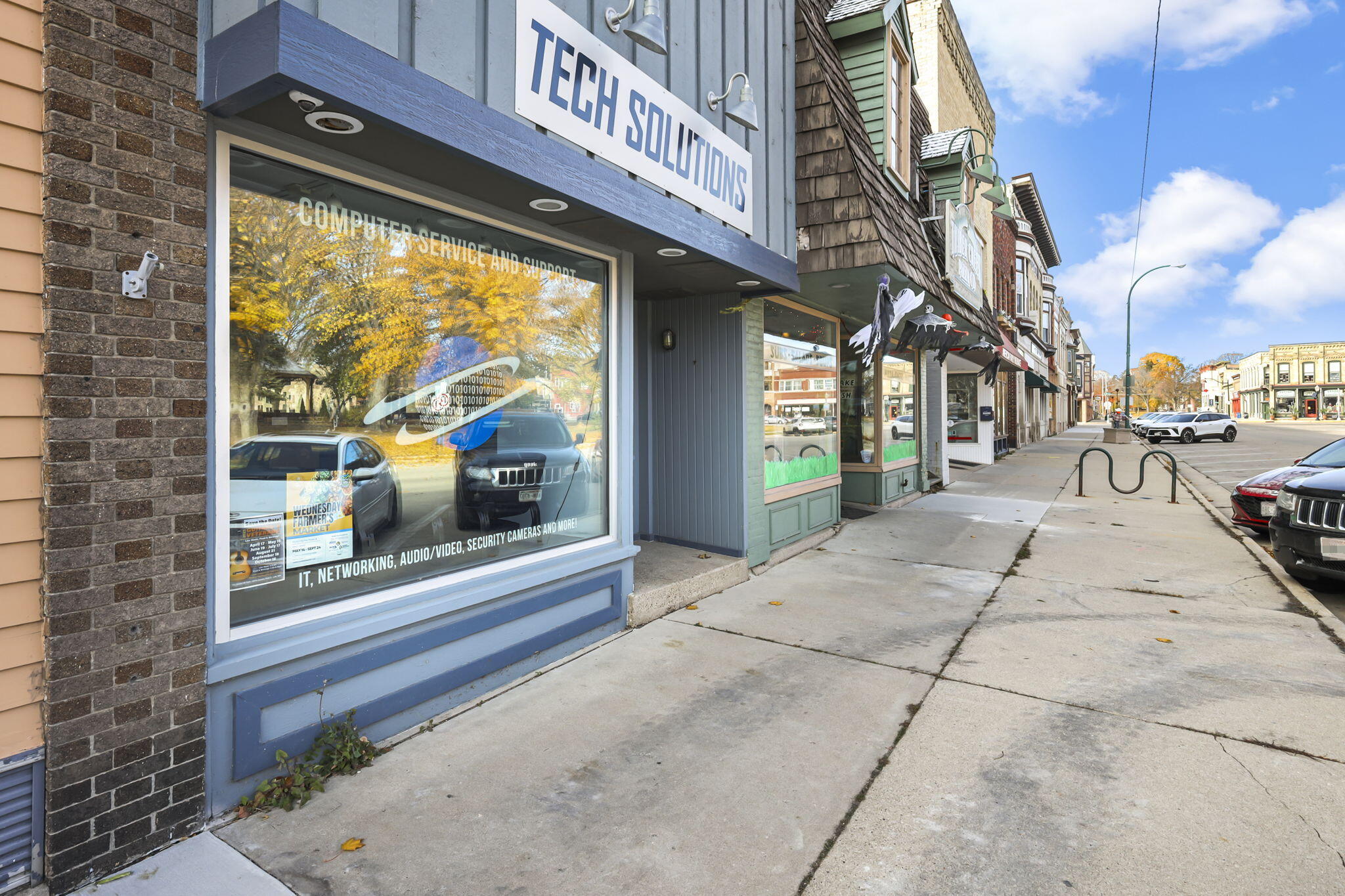 134 E Lake St Unit: 136