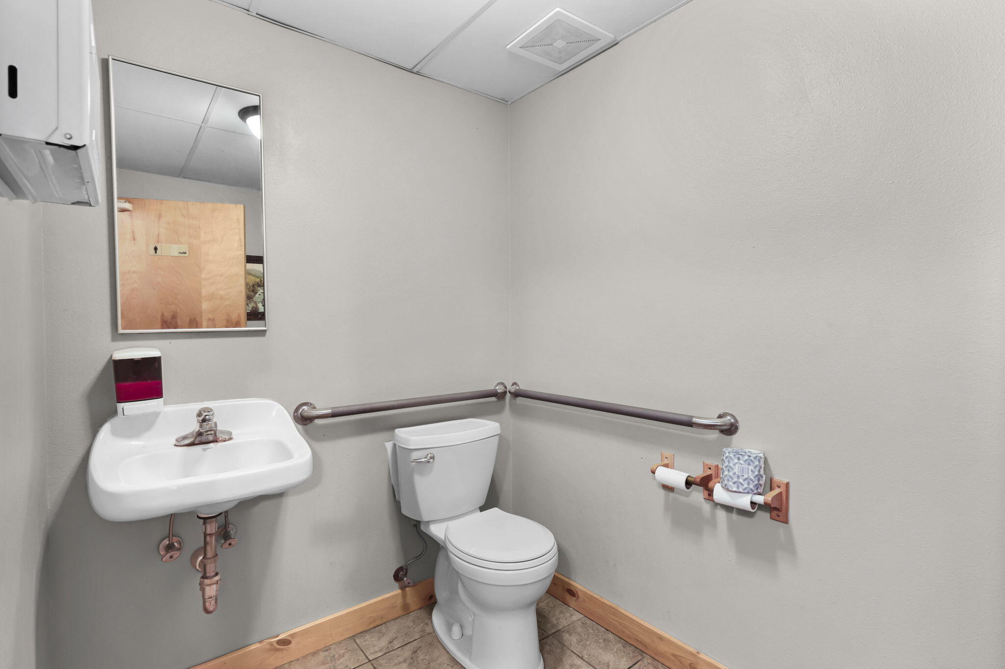 134 E Lake St Unit: 136