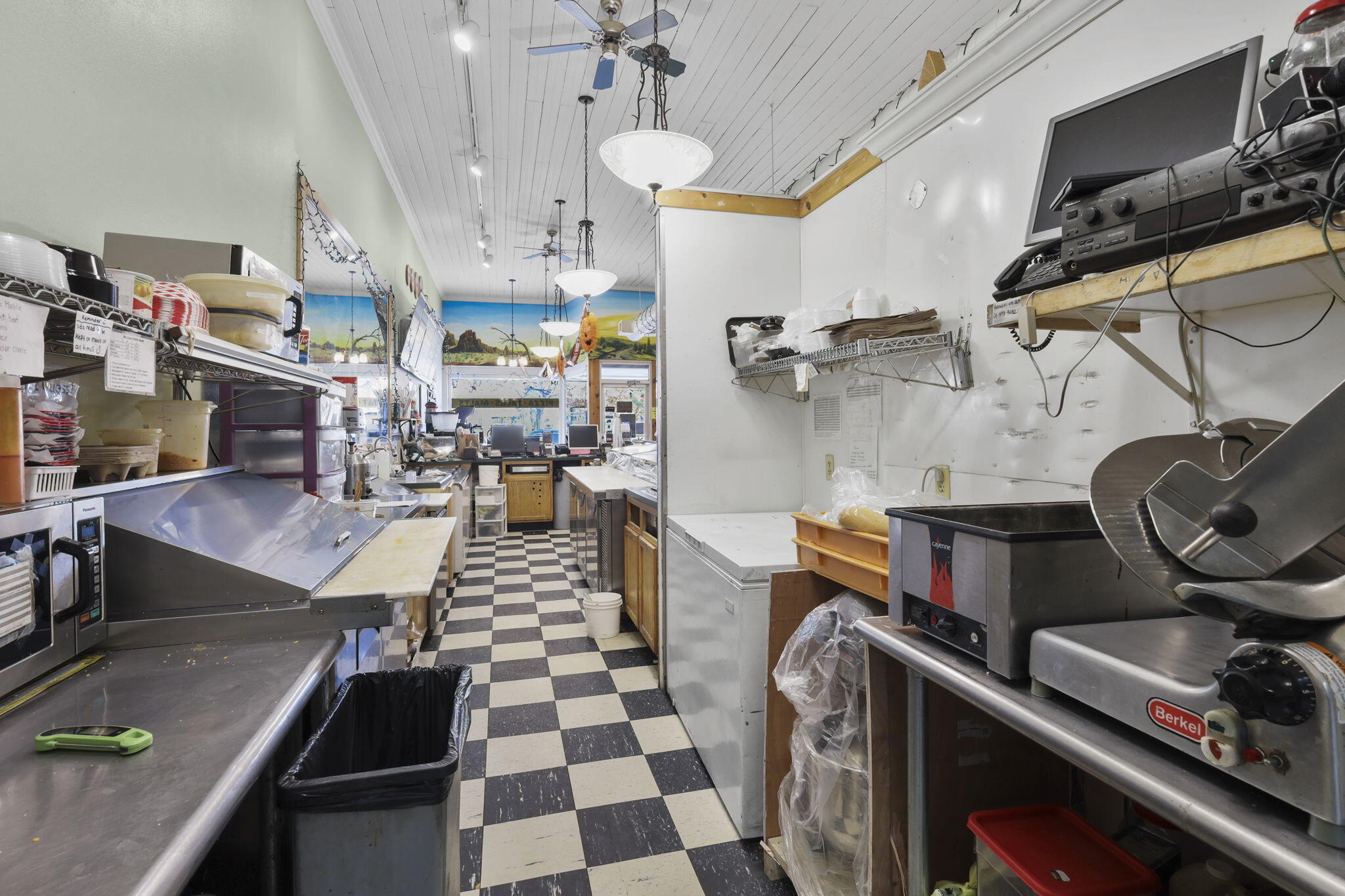 134 E Lake St Unit: 136