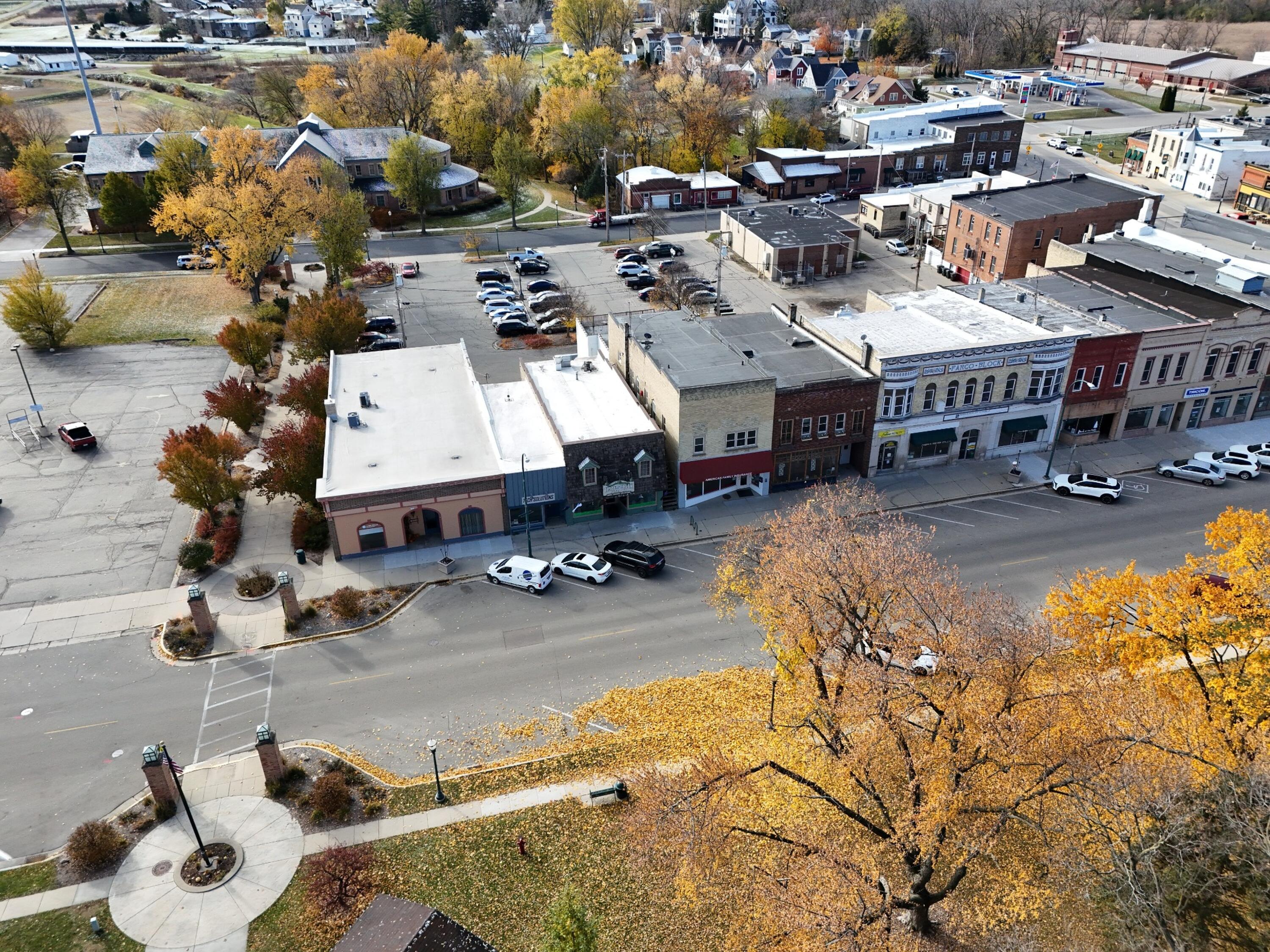 134 E Lake St Unit: 136