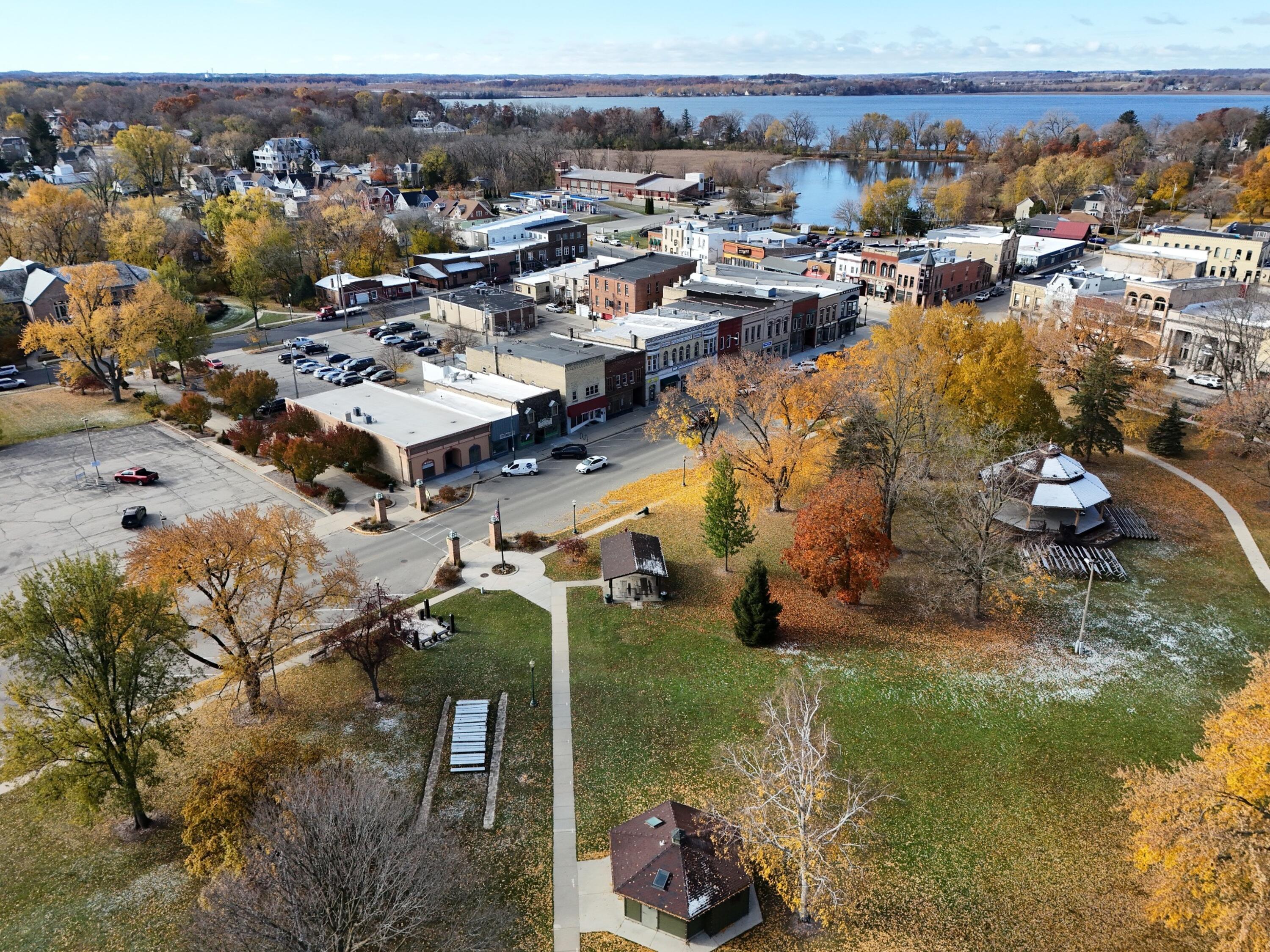 134 E Lake St Unit: 136