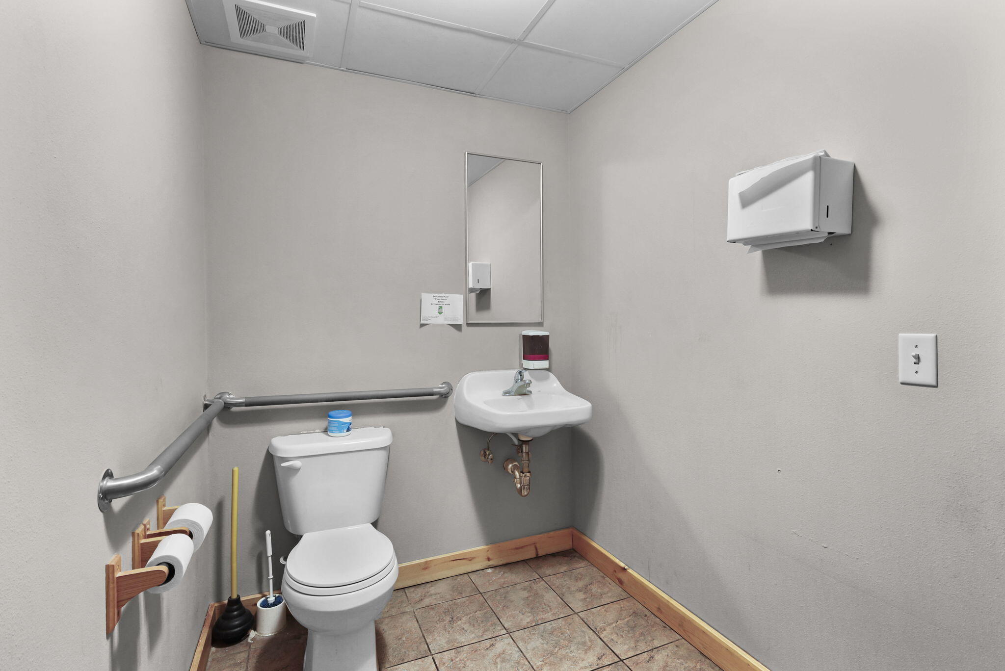 134 E Lake St Unit: 136