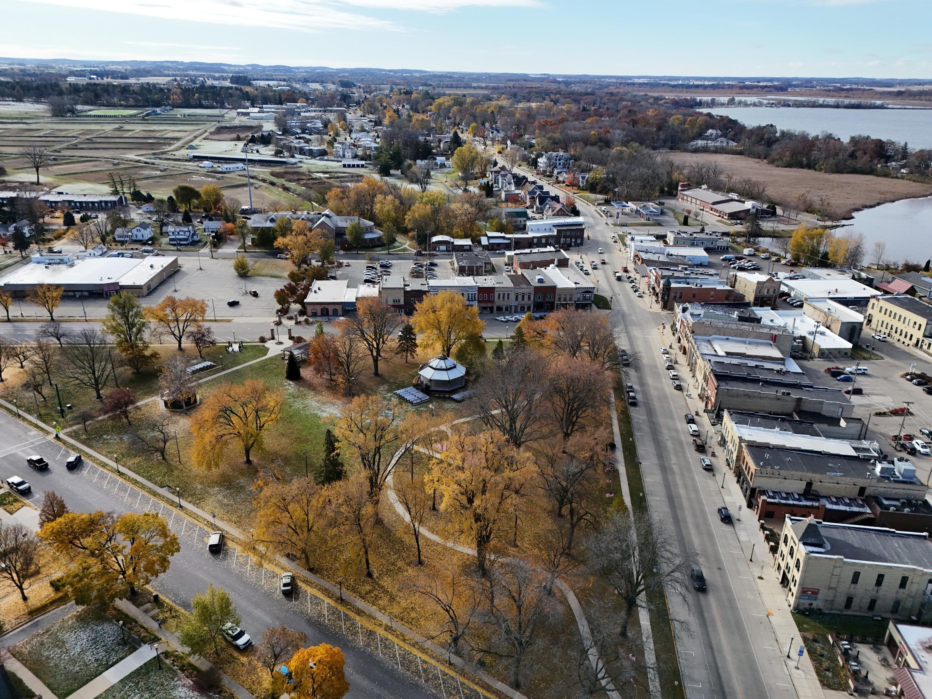 134 E Lake St Unit: 136