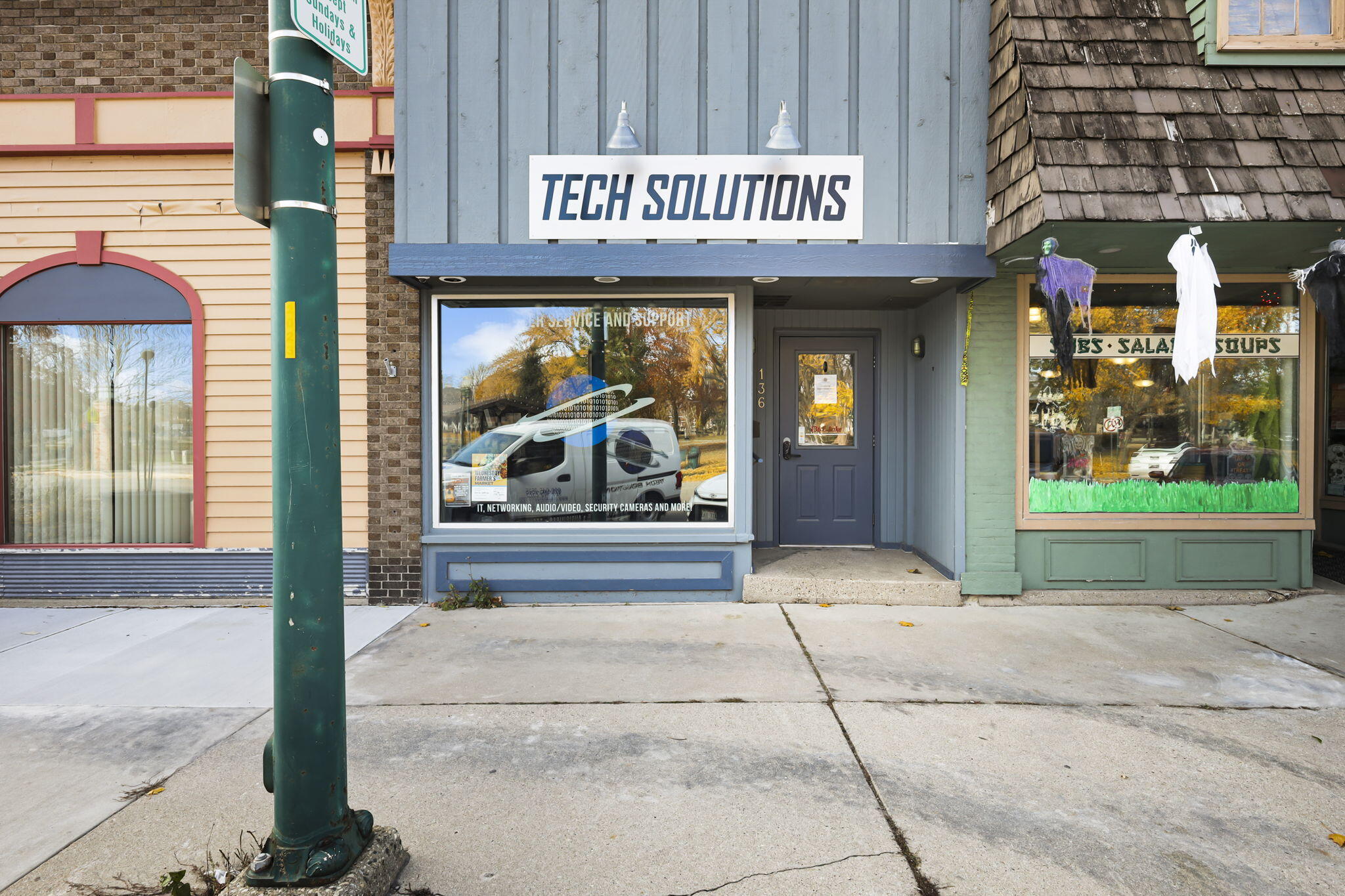 134 E Lake St Unit: 136