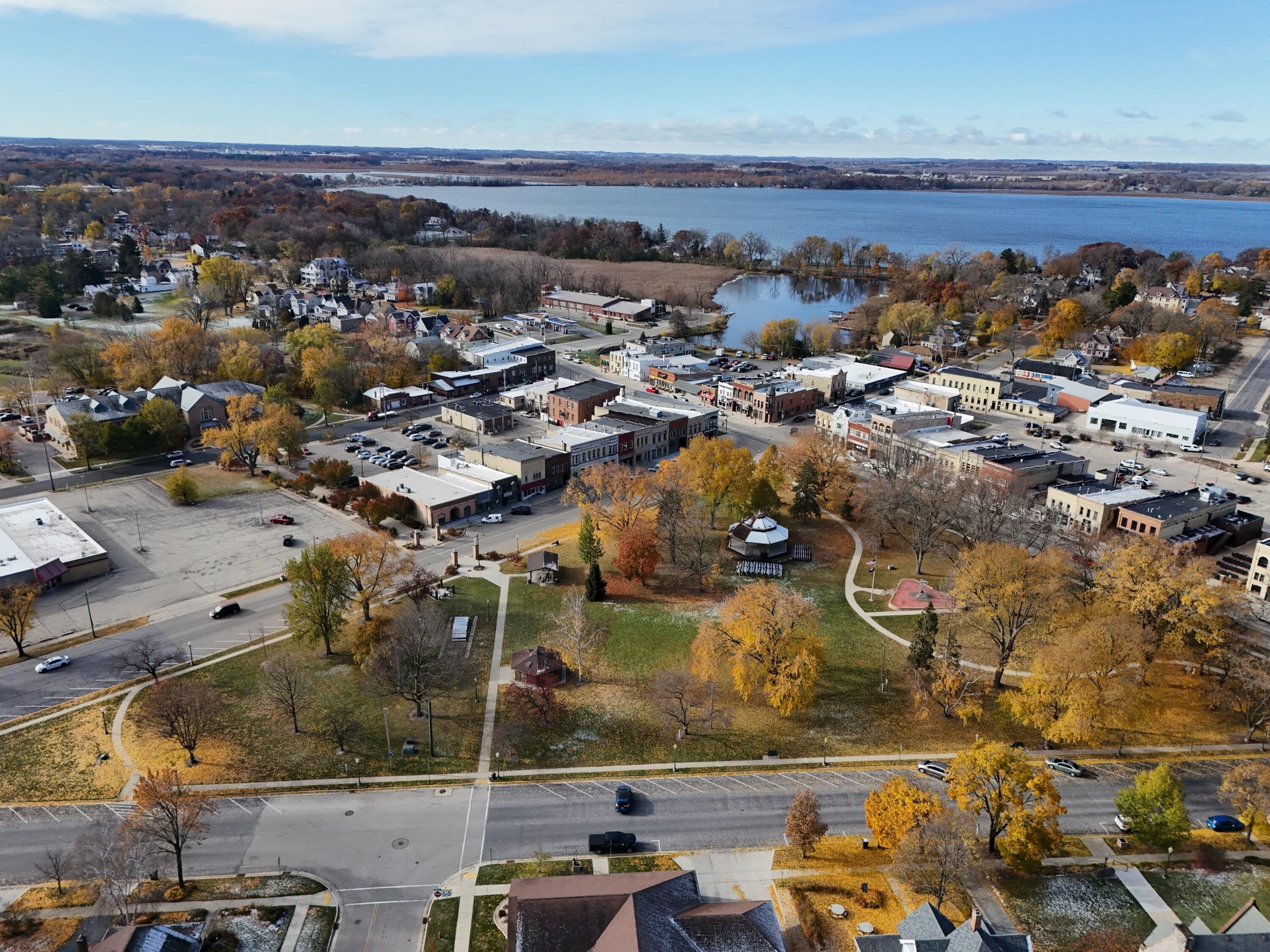 134 E Lake St Unit: 136