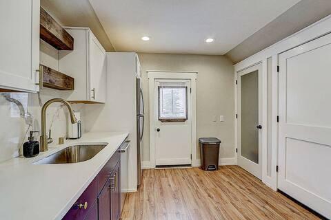 1202 N 45th St Unit: 1202 A