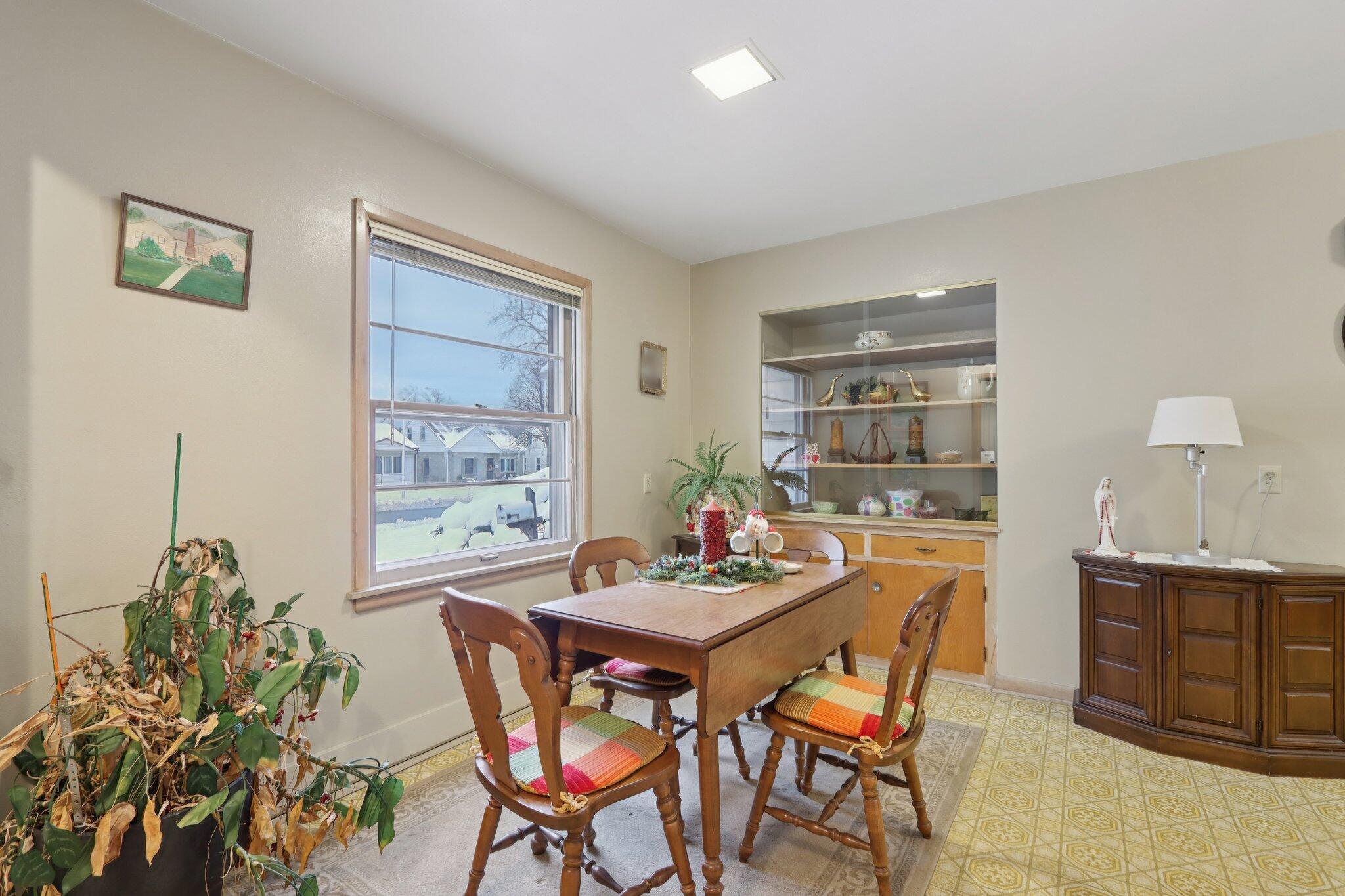 5341 N 49th St Unit: 5343