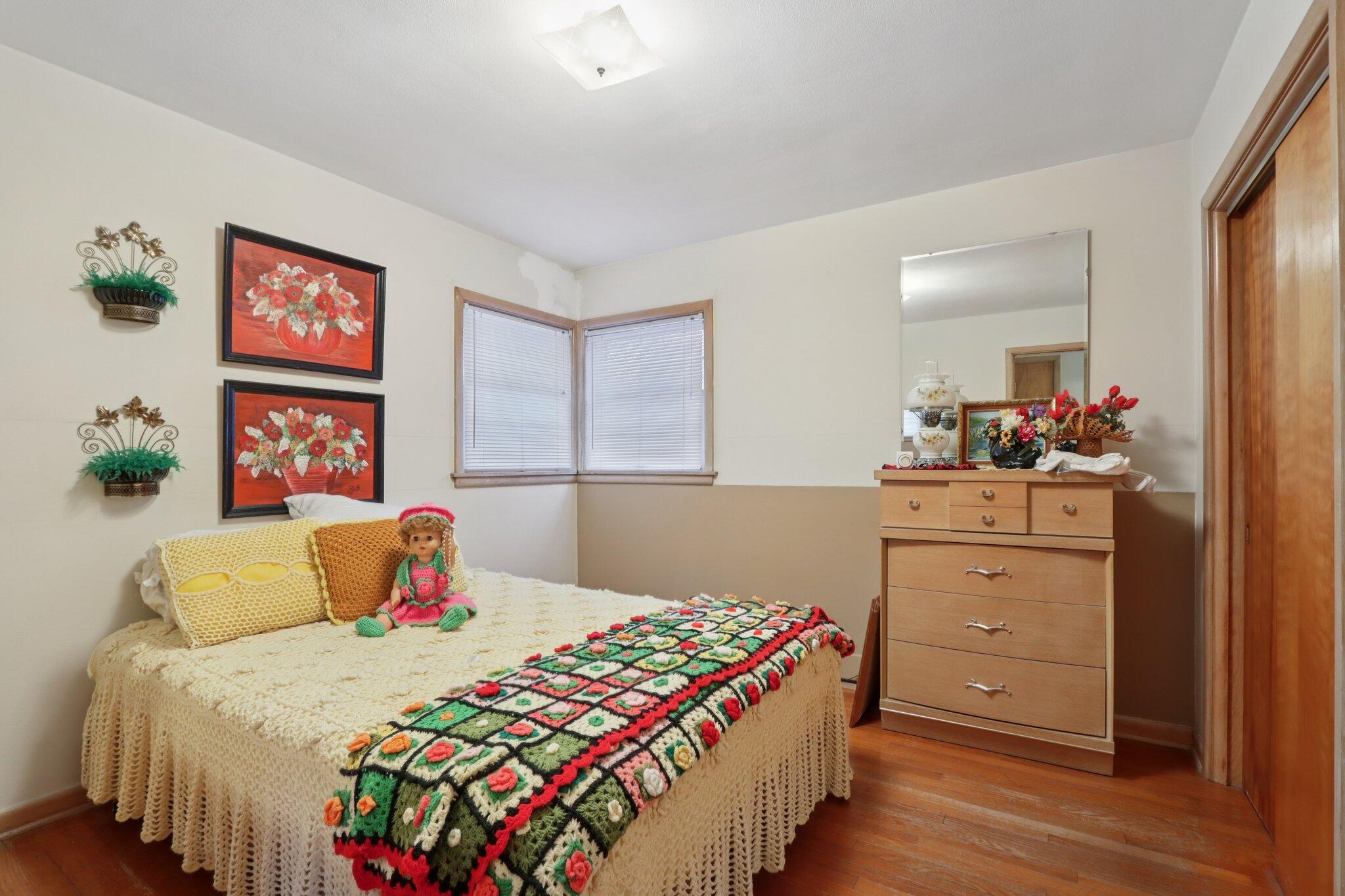 5341 N 49th St Unit: 5343