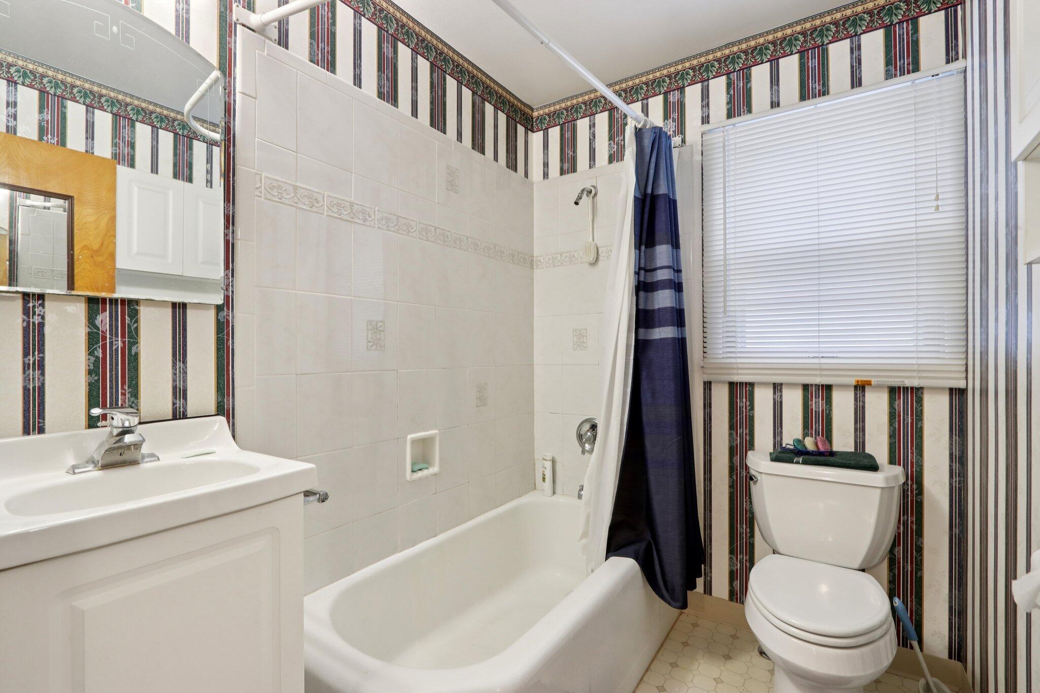 5341 N 49th St Unit: 5343