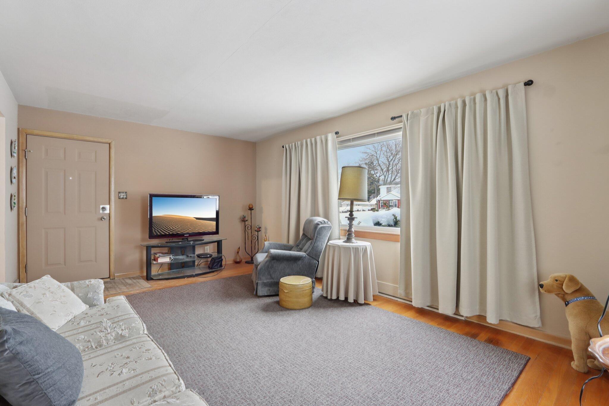 5341 N 49th St Unit: 5343