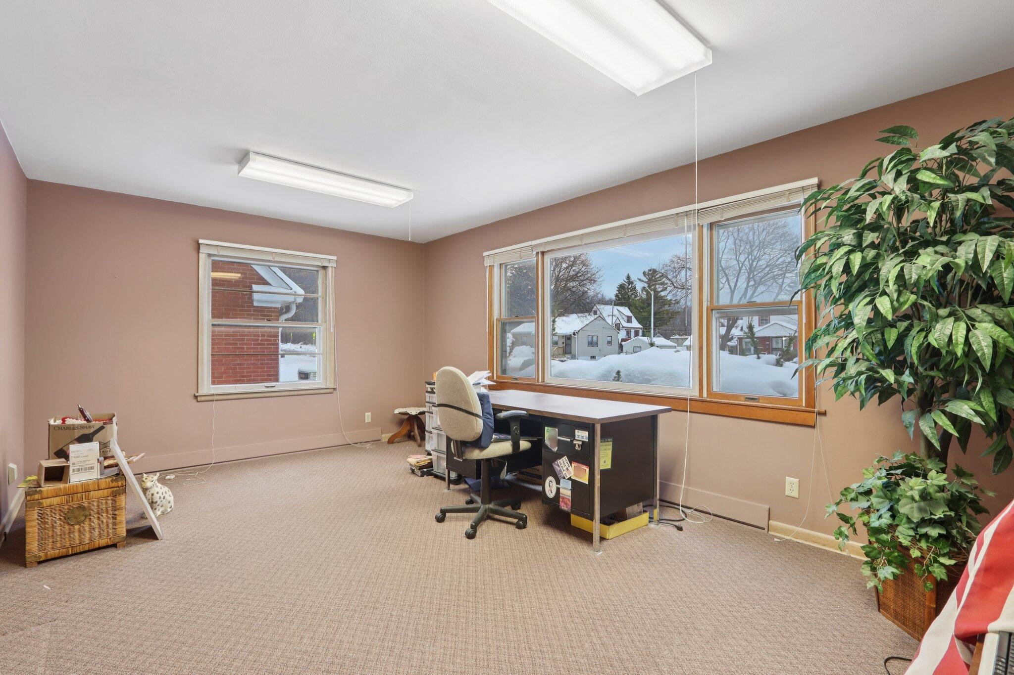 5341 N 49th St Unit: 5343