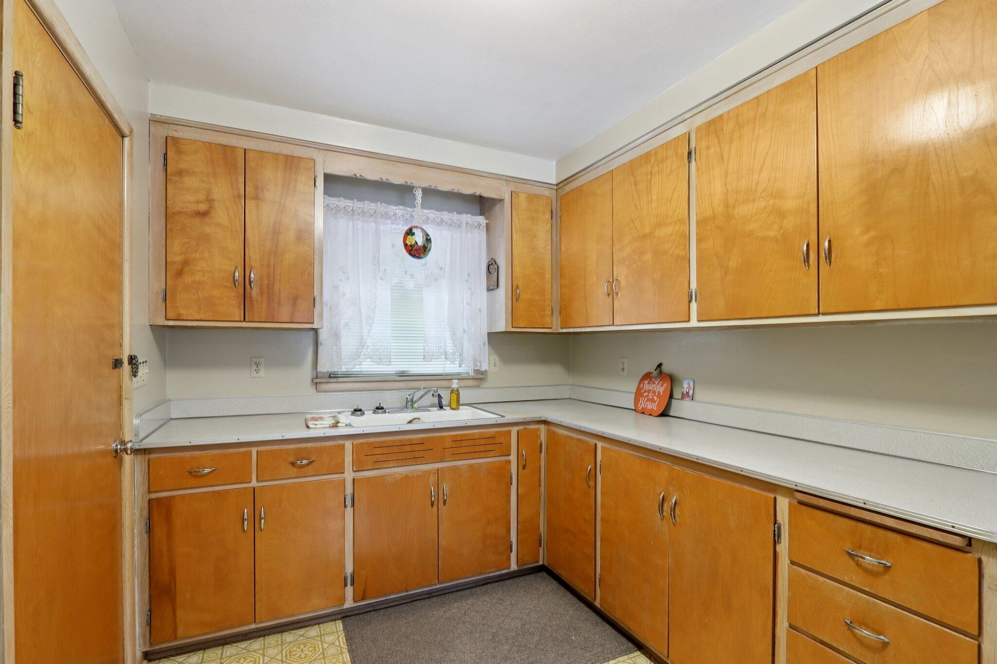 5341 N 49th St Unit: 5343