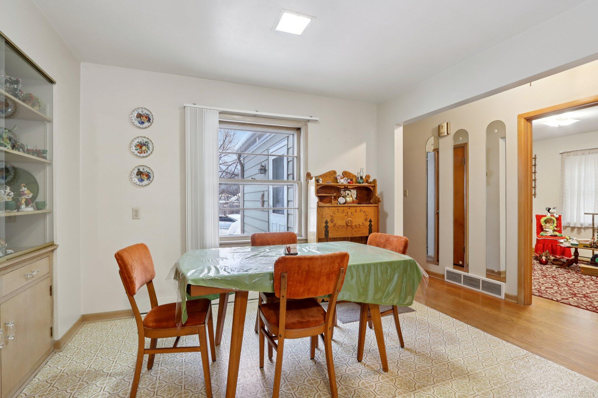 5341 N 49th St Unit: 5343