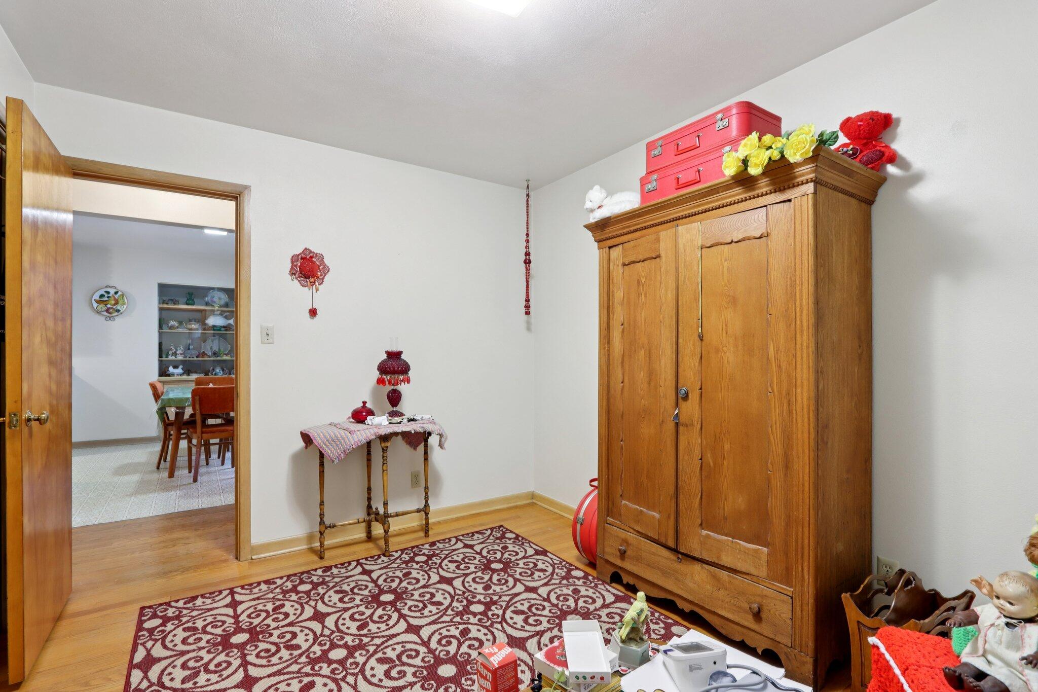 5341 N 49th St Unit: 5343