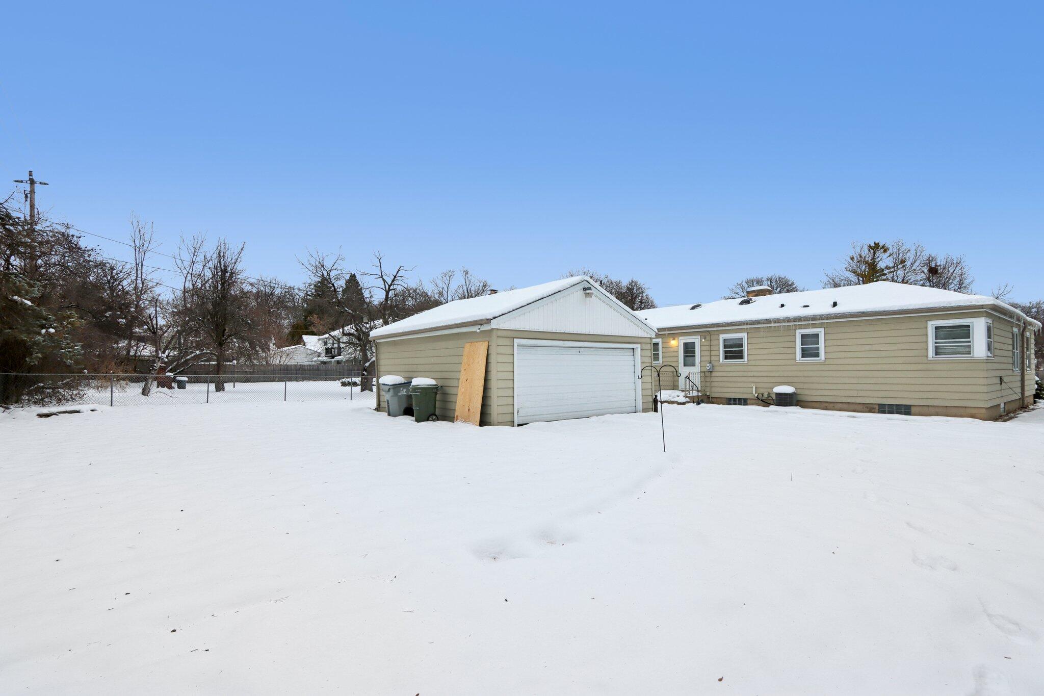 5341 N 49th St Unit: 5343