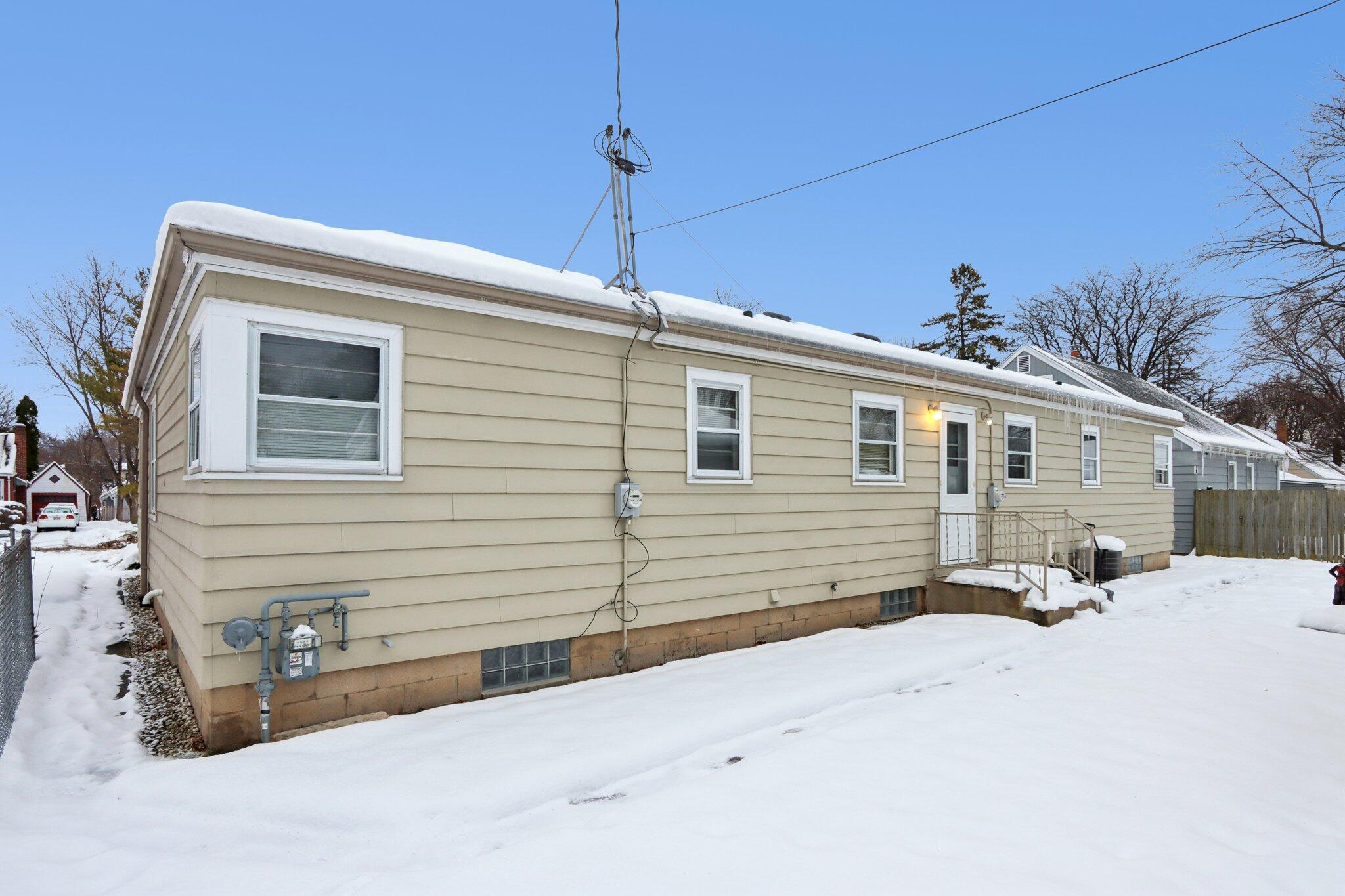 5341 N 49th St Unit: 5343