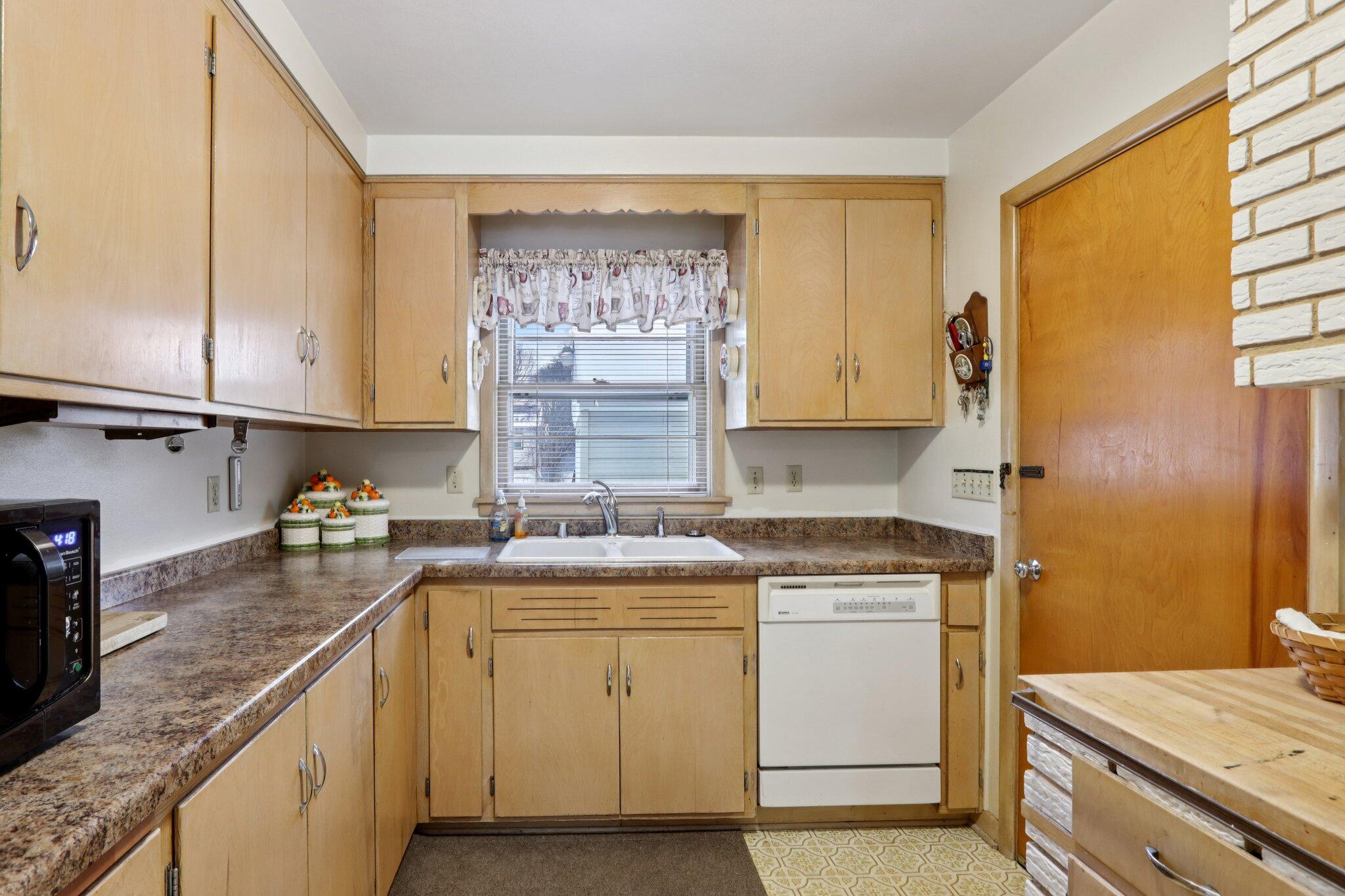 5341 N 49th St Unit: 5343