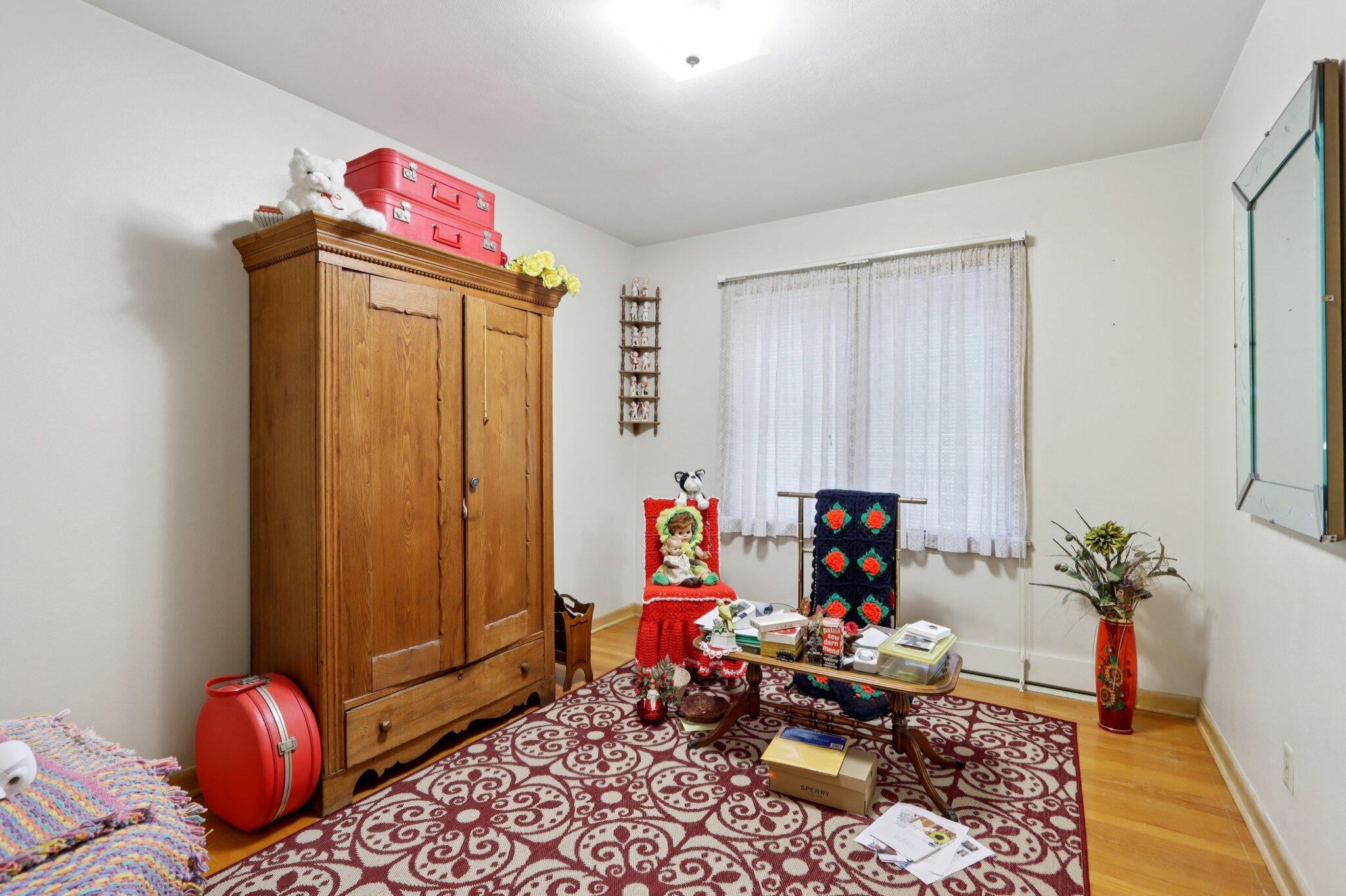 5341 N 49th St Unit: 5343