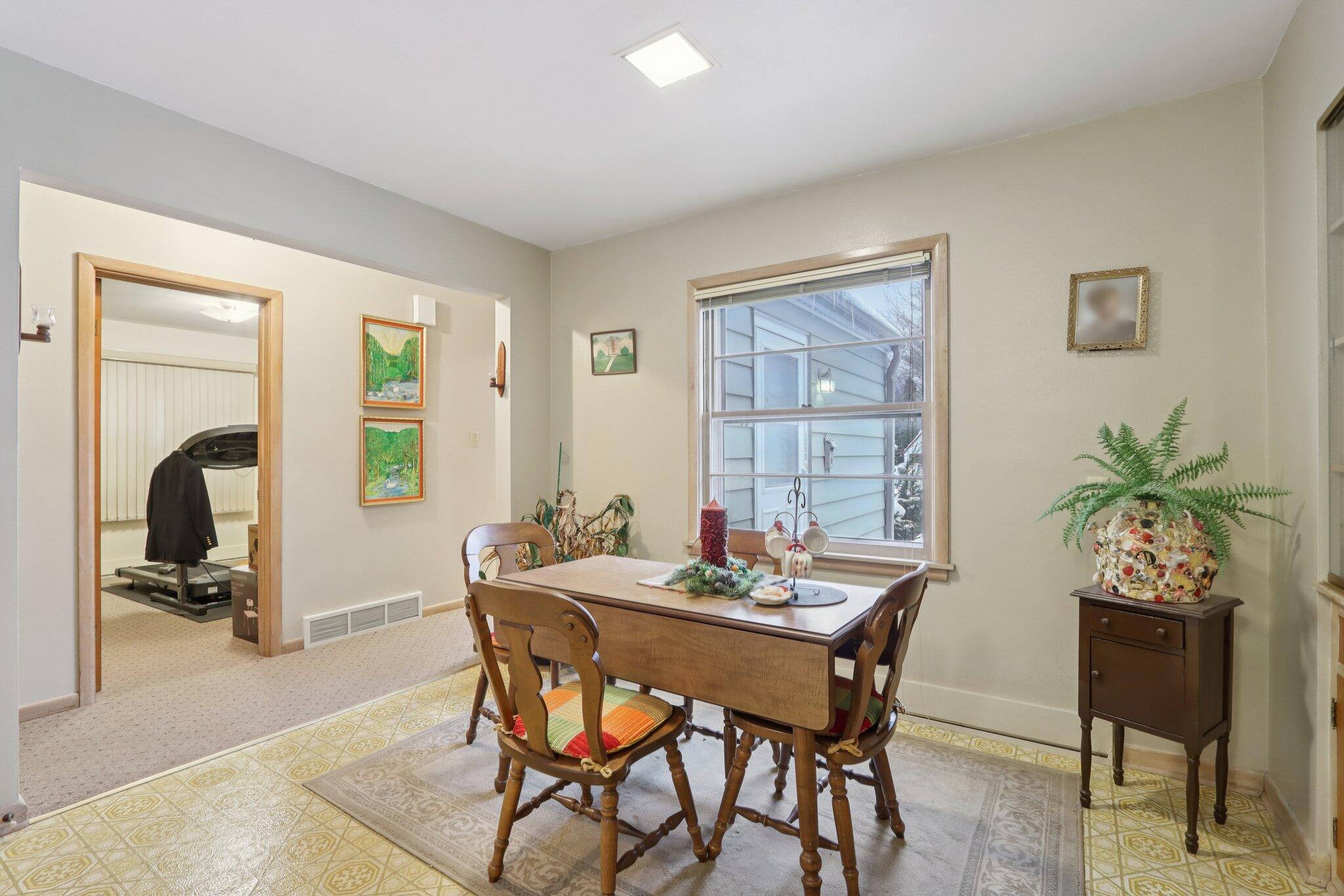 5341 N 49th St Unit: 5343