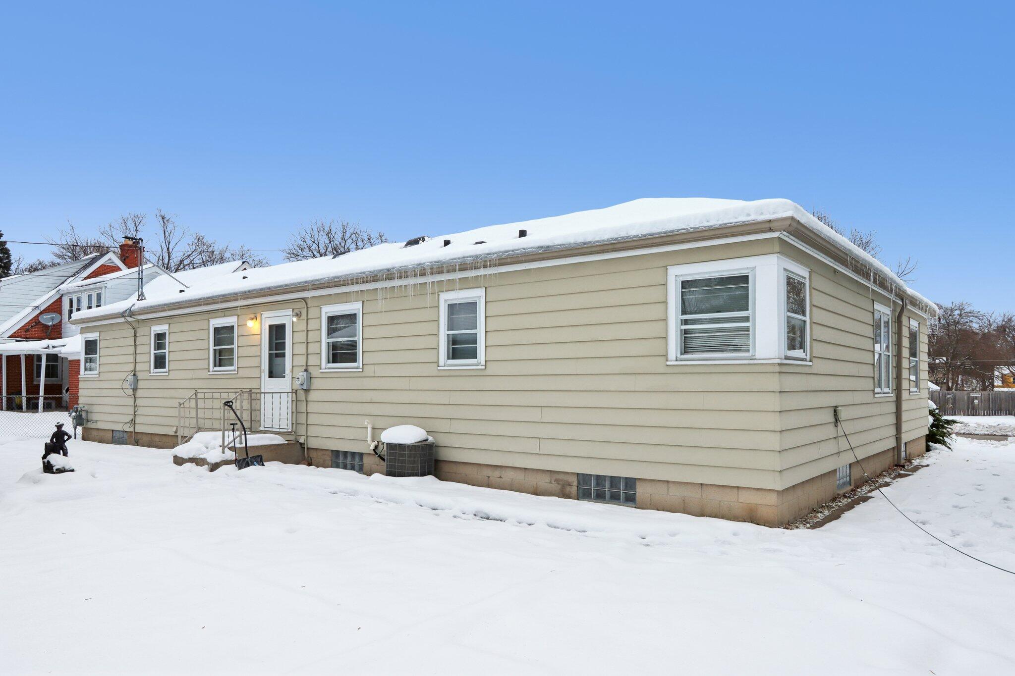 5341 N 49th St Unit: 5343