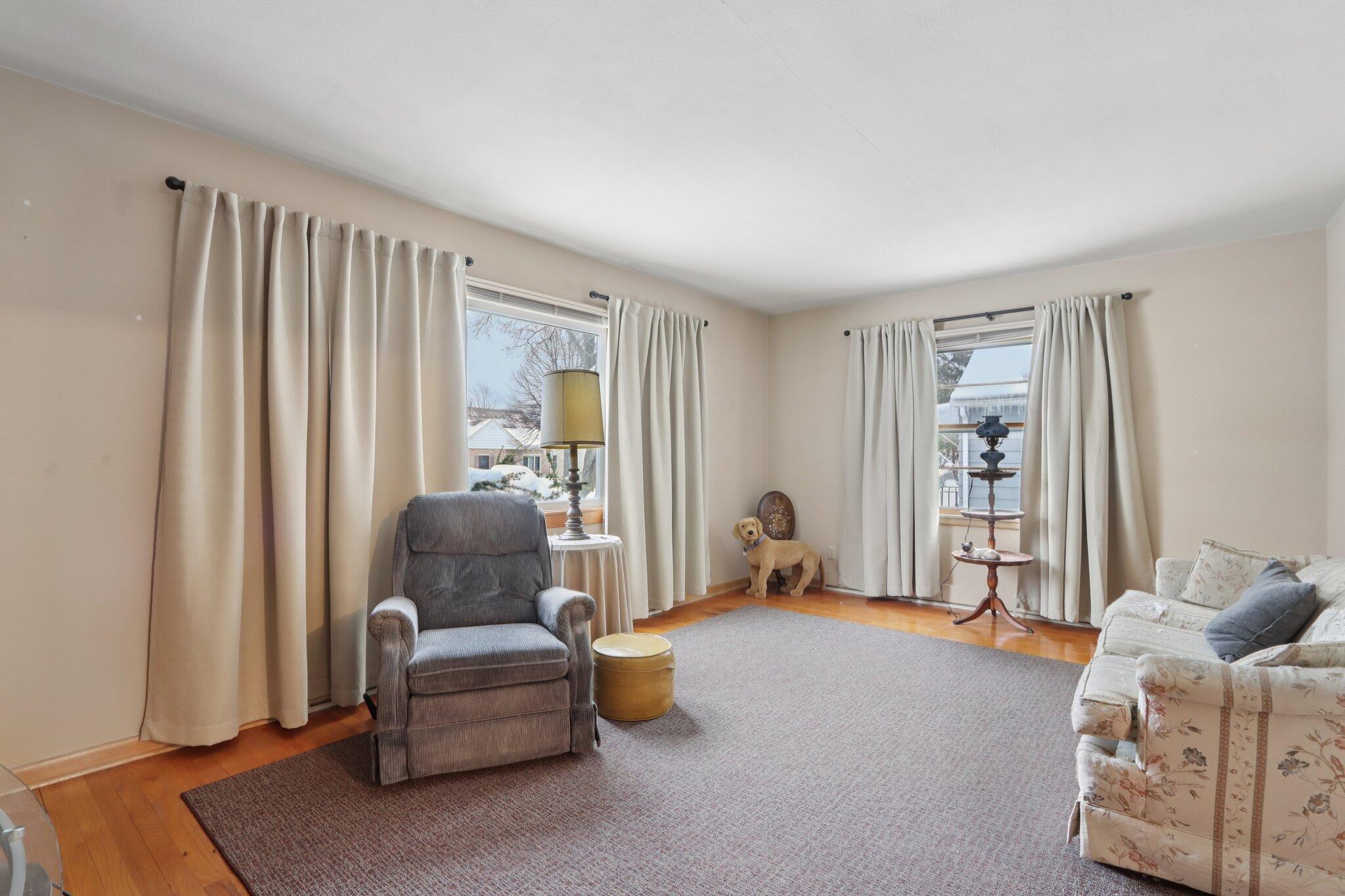 5341 N 49th St Unit: 5343