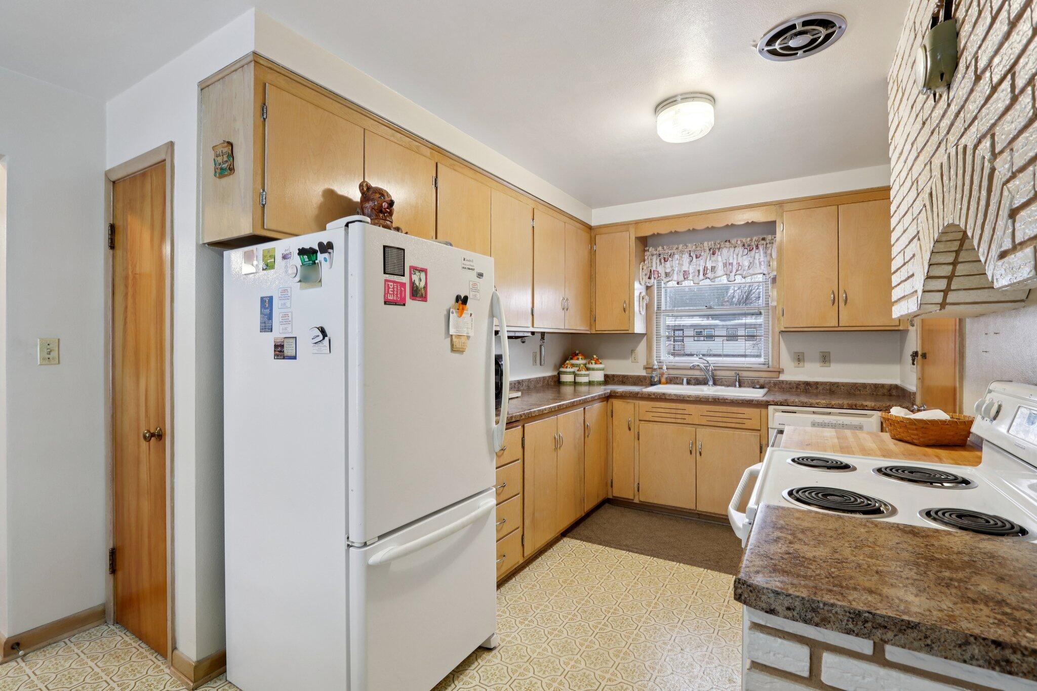 5341 N 49th St Unit: 5343